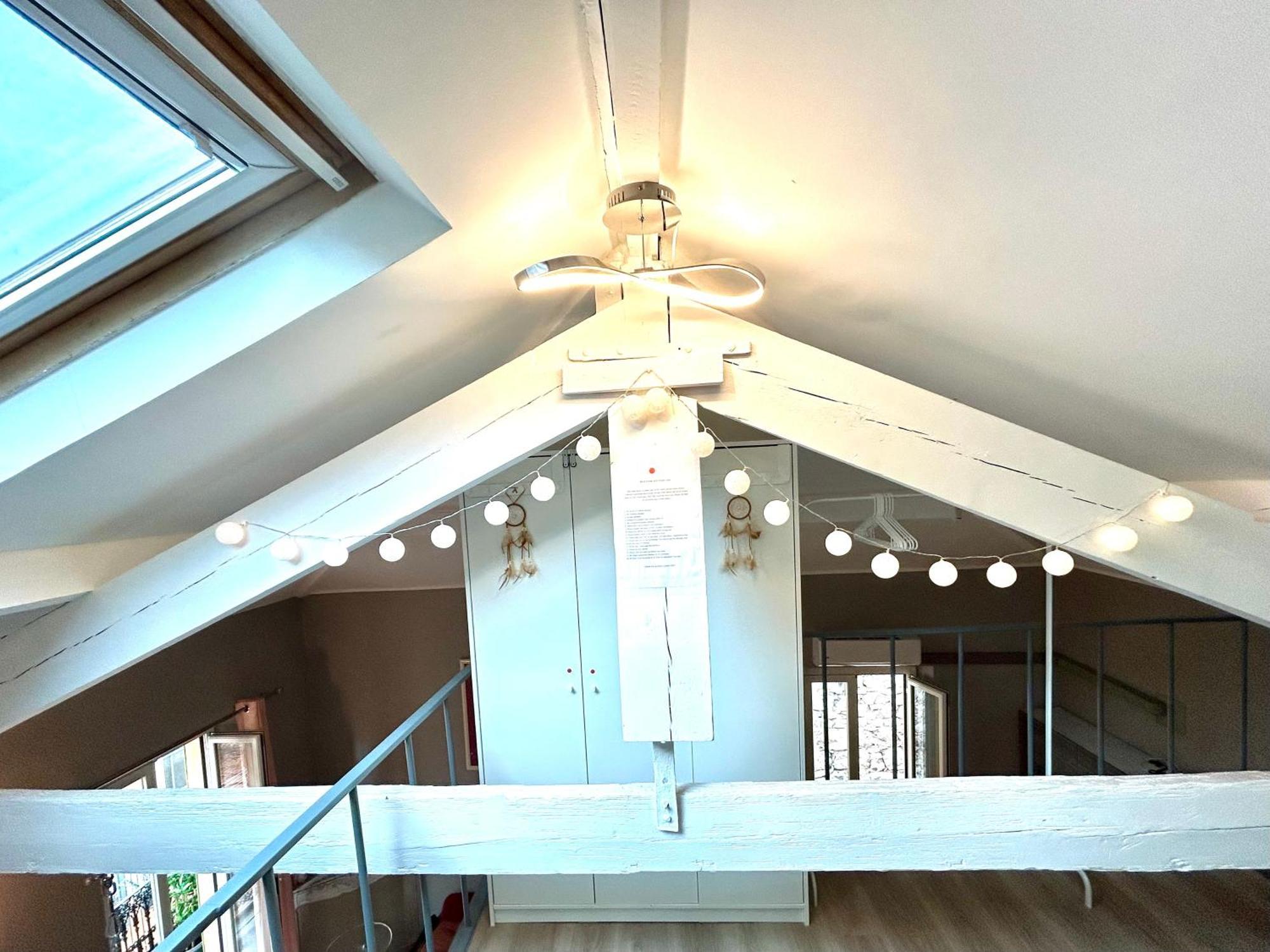 Lovely & Sunny Loft Heart Of With A/c! Apartment