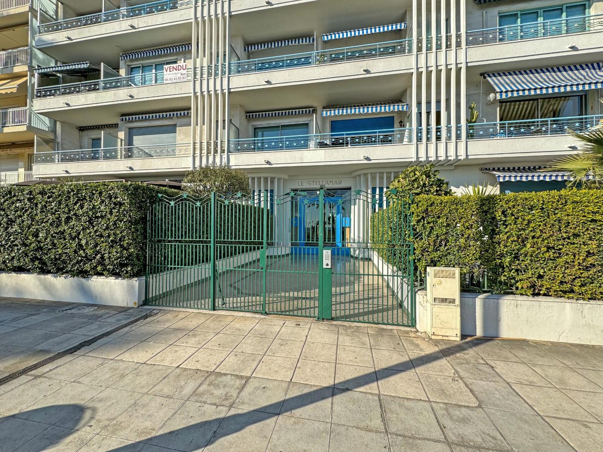 Sea Front Promenade Apartment *