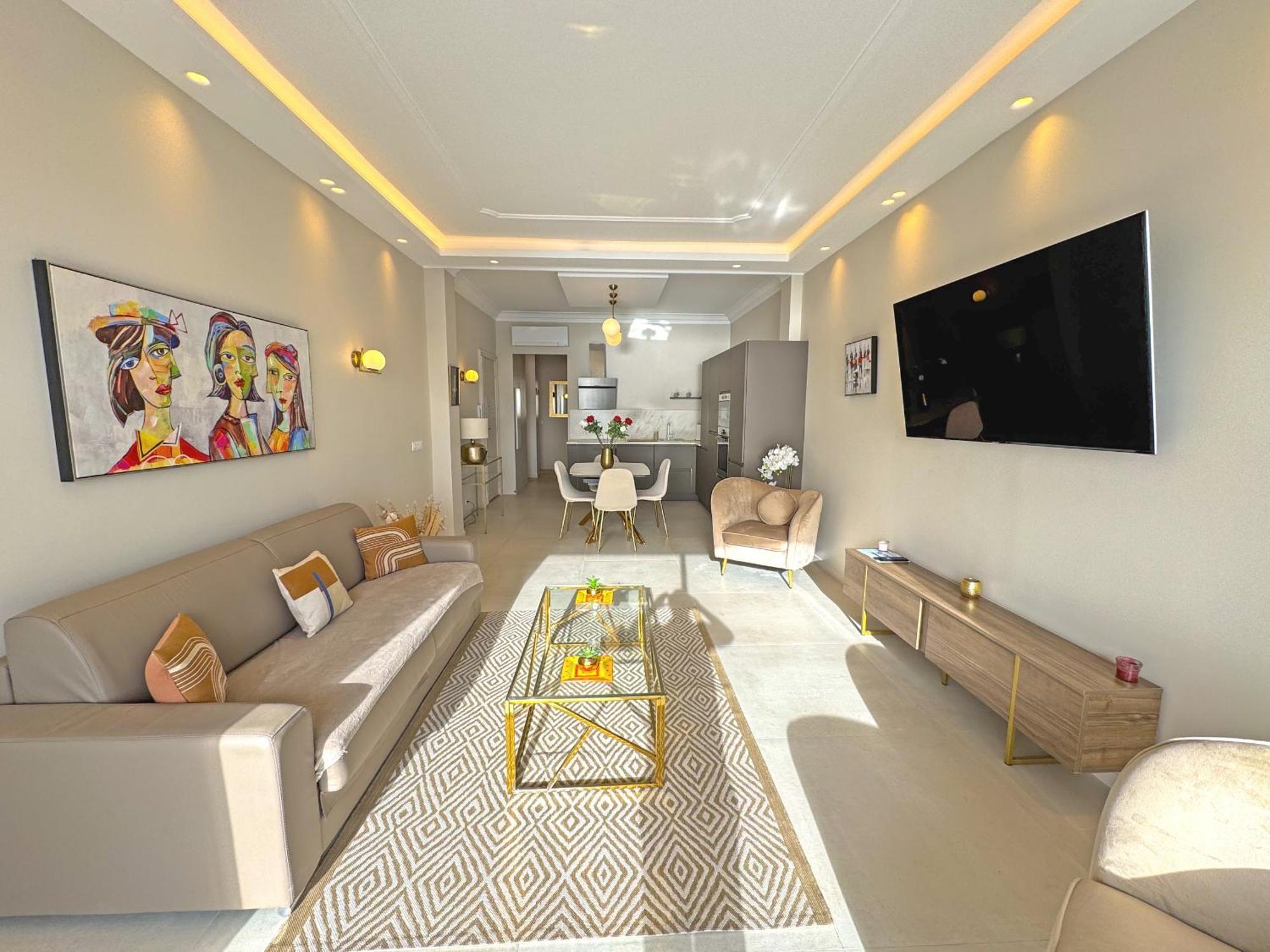Sea Front Promenade Apartment *