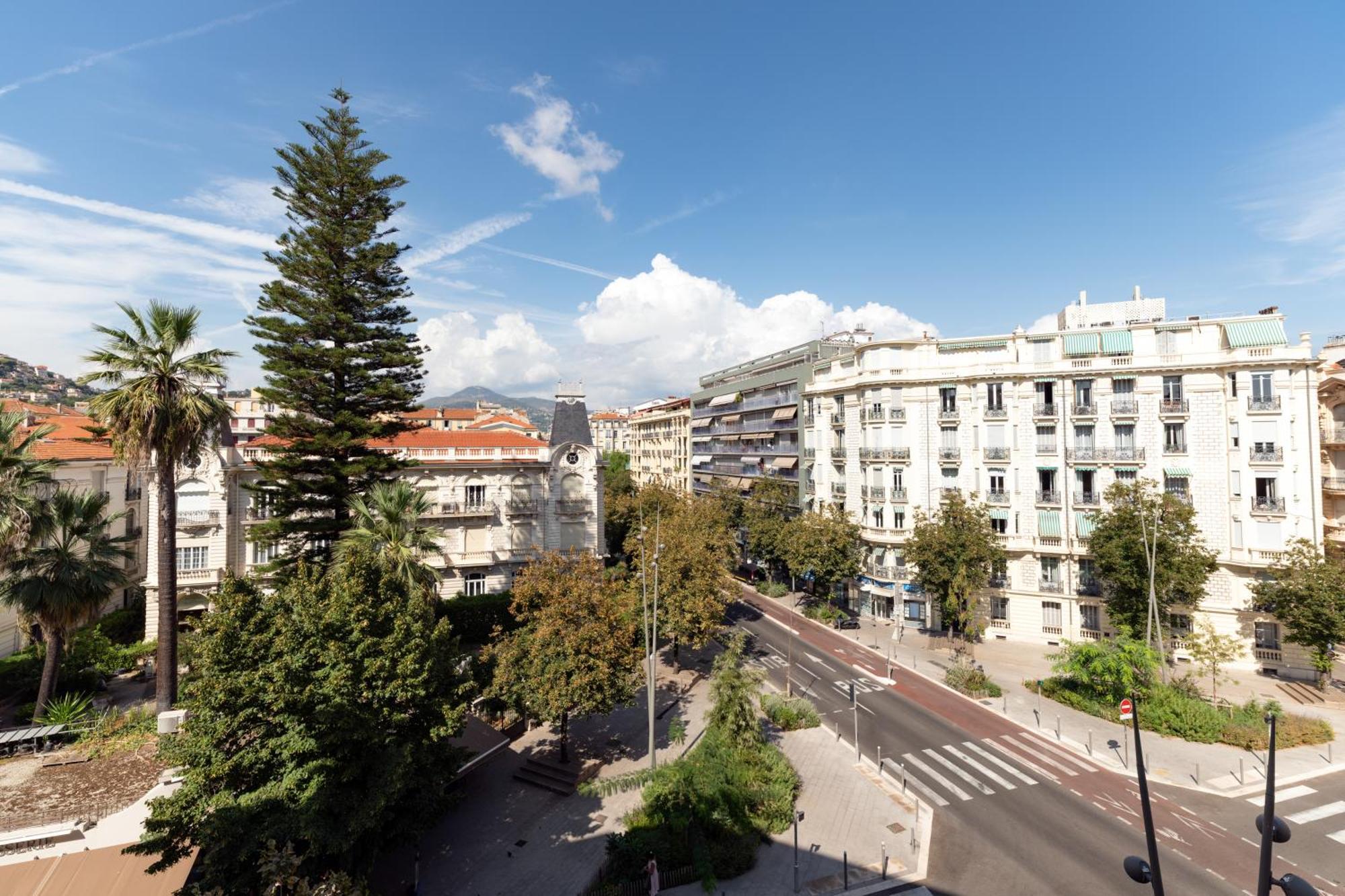 Elegant With Balconies In The Heart Of * Nice
