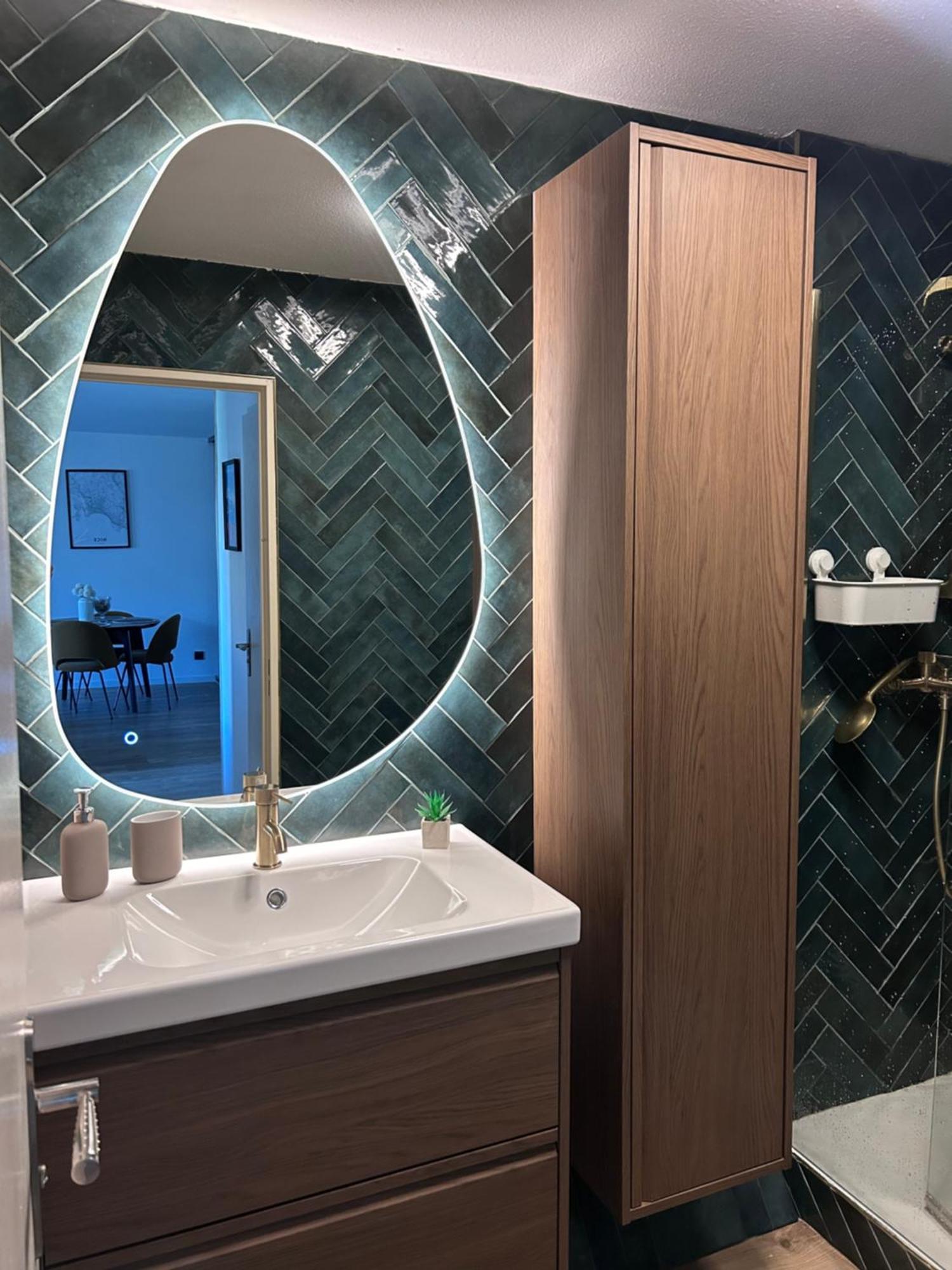 Olympie, Airport, Train And Tram Station Fully Equipped For 3 Peoples Nice