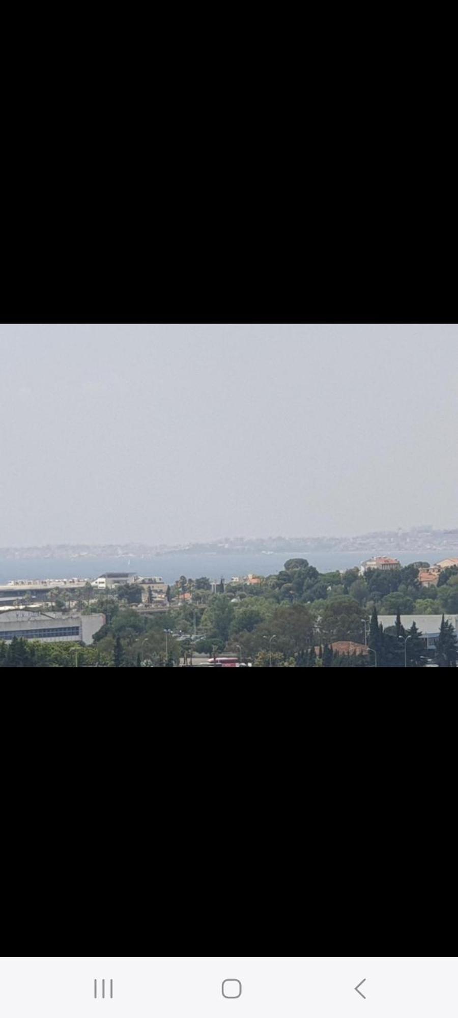 Grand 5 Chambres, 5 Television , 95 M2, Vue Mer, Tramway Sur Place, Gare Train 2 Min, Aeroport 5 Min , Large 5 Bedrooms, 5 Televisions, 95 M2, Sea View, Tram On Site, Train Station 2 Mins, Airport 5 Mins Apartment