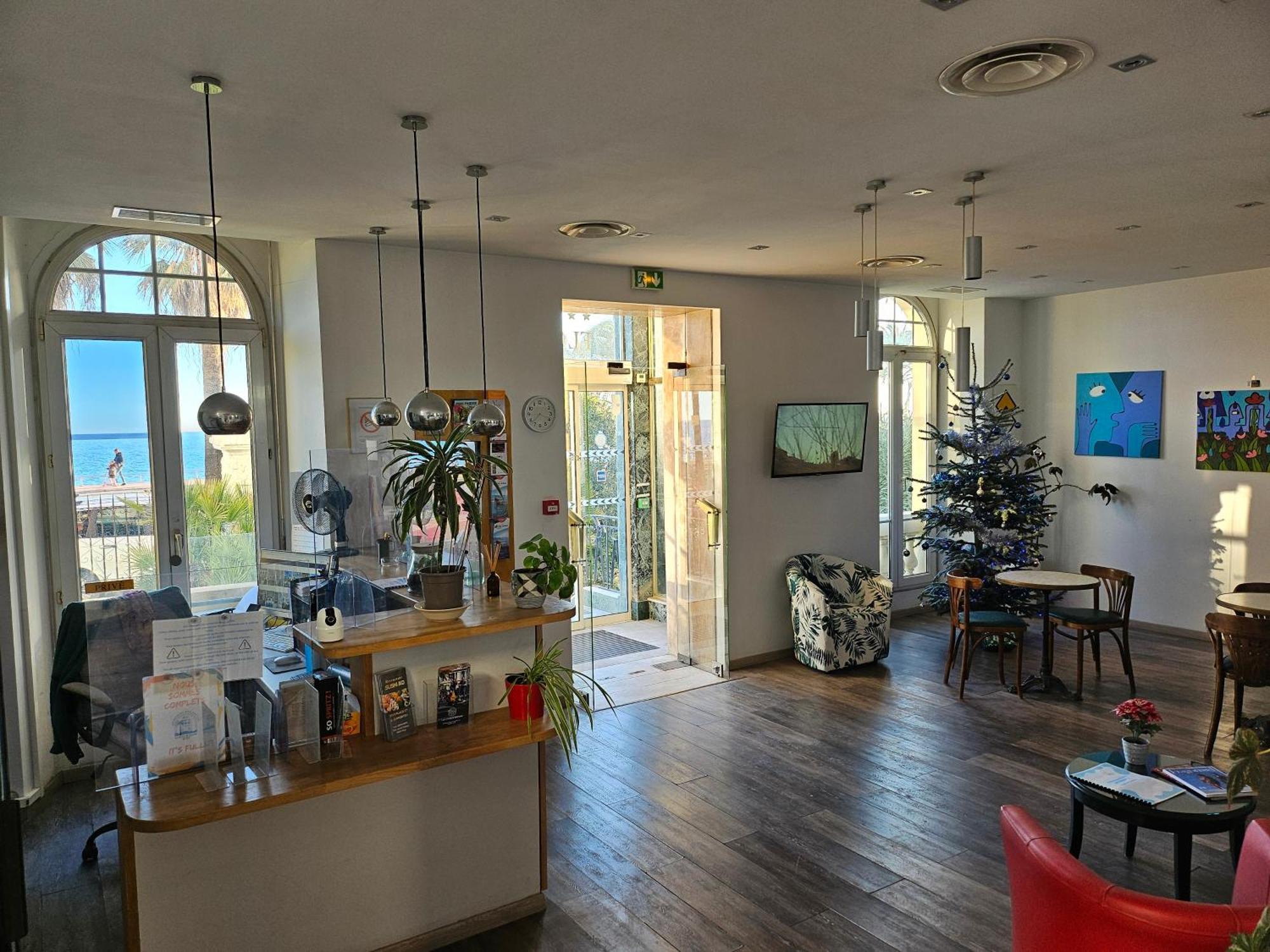 Flots D'azur Promenade Des