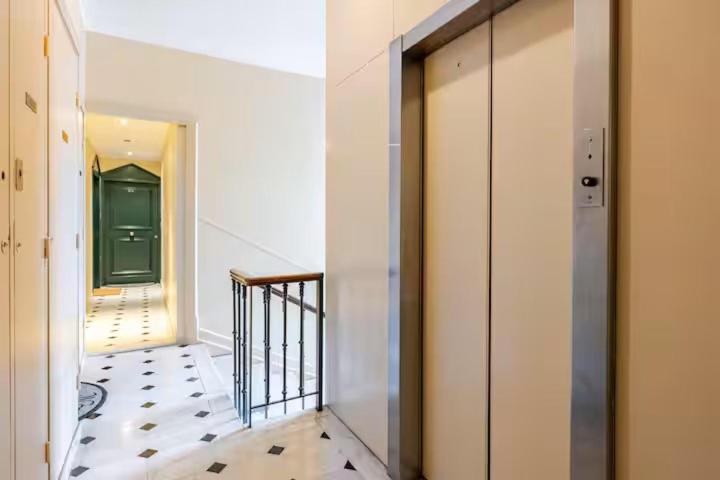 2p Carre D'or, Hypercentre