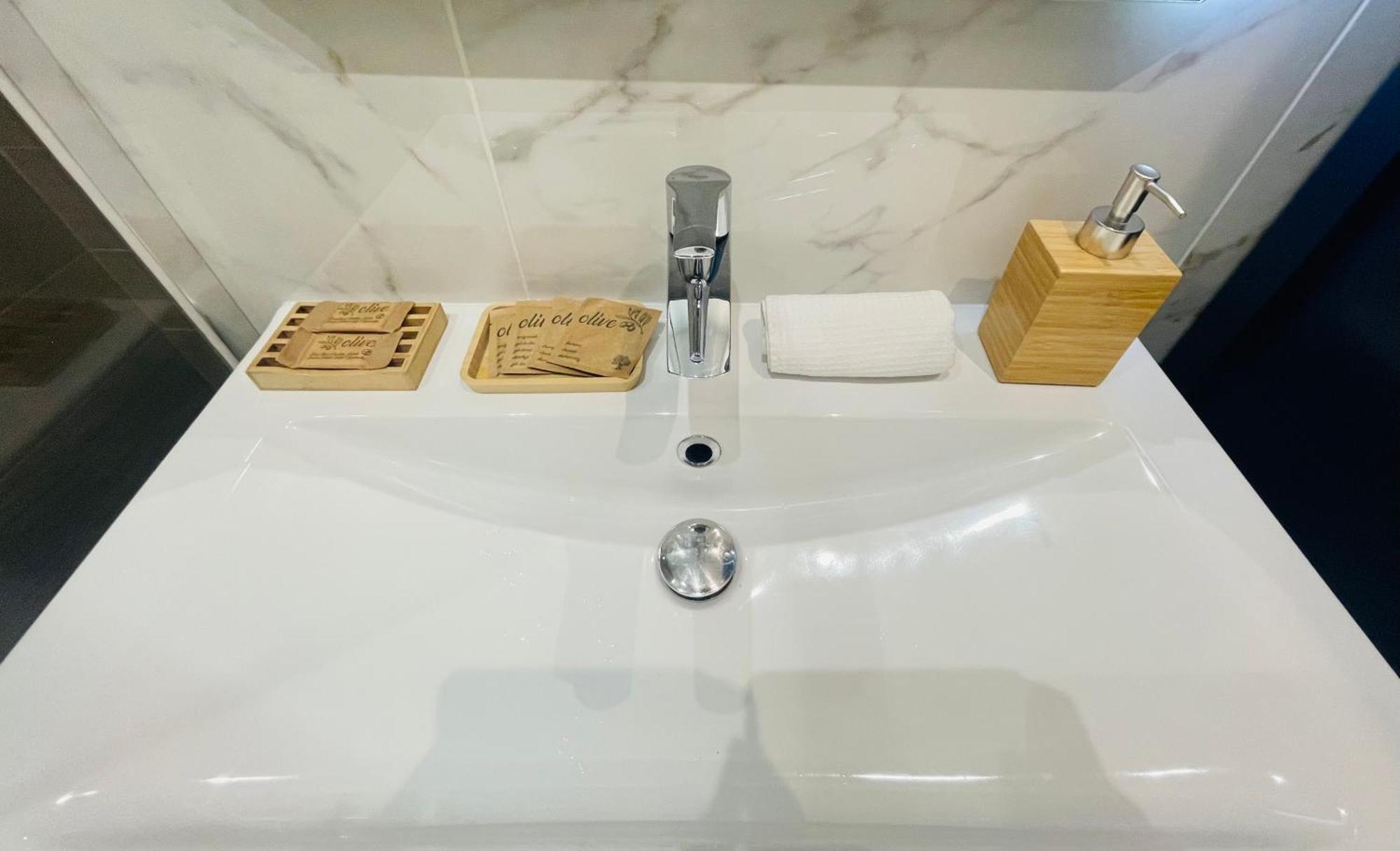 Old Town Place Rossetti Themed 2br Full Air Conditioning Appartement