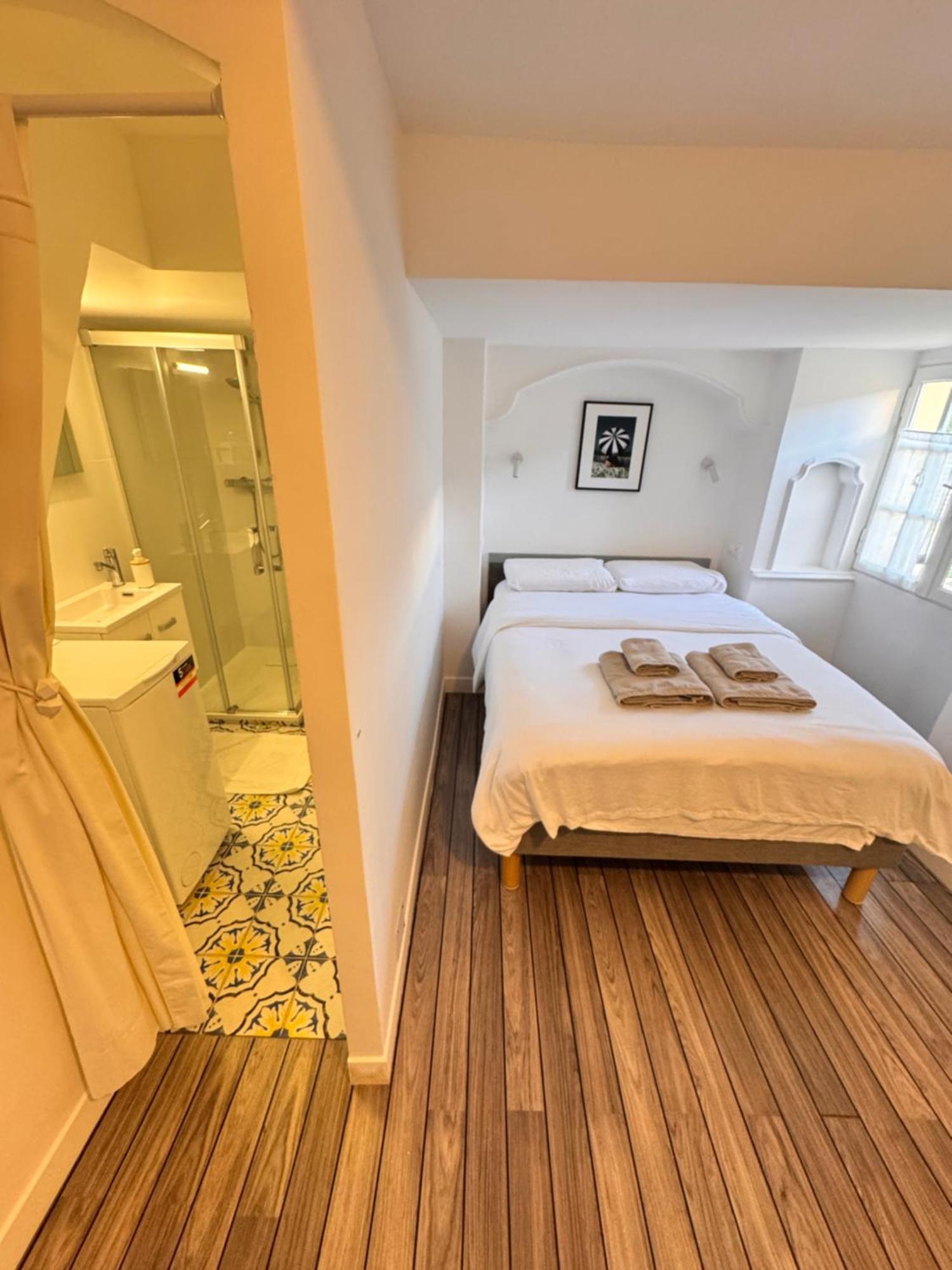 Apartment Carre D'or: Very Calm Cozy 2br, With Wi-fi *