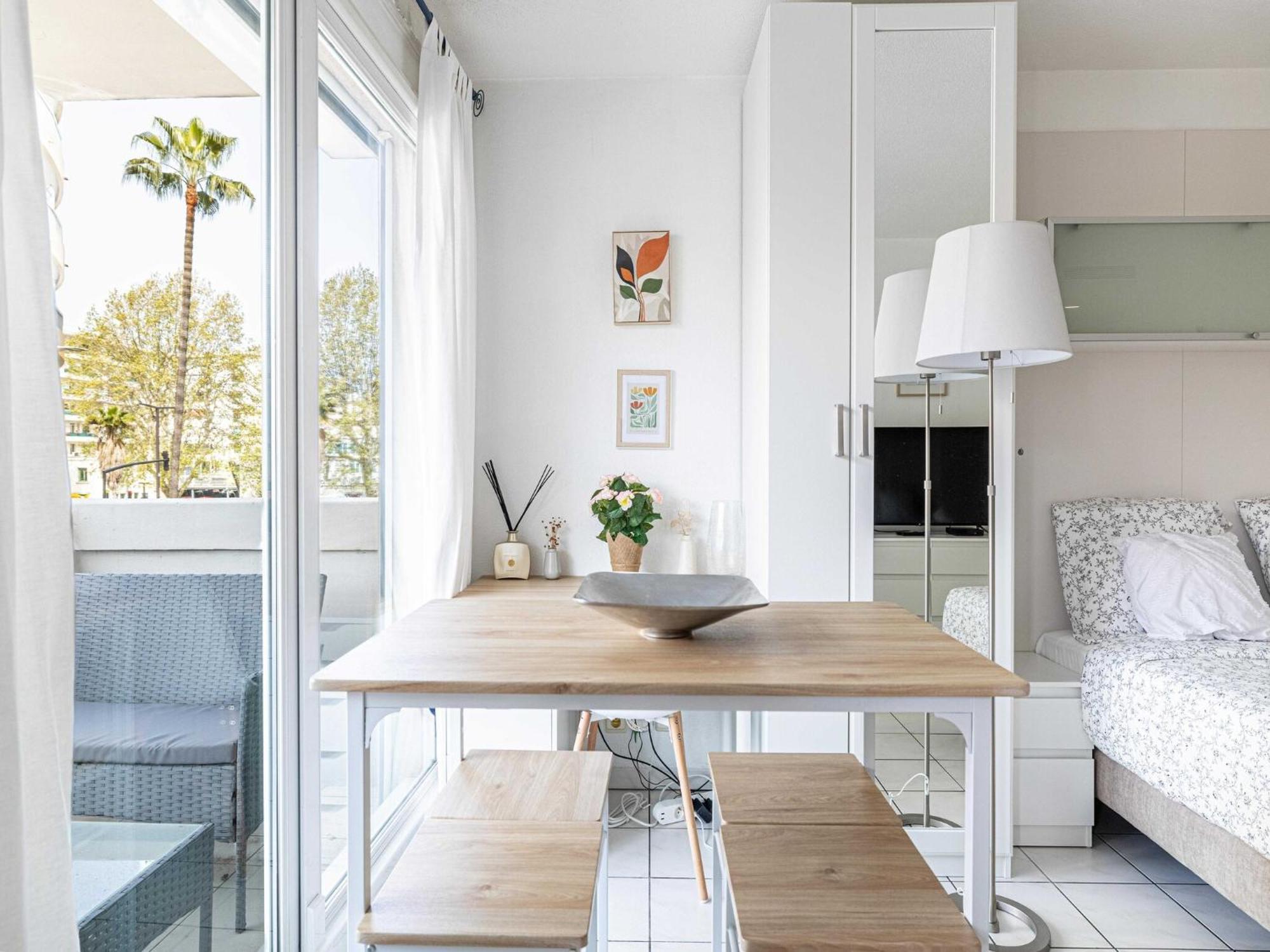 Apartment With Balcony & Pool -heart Of Nice