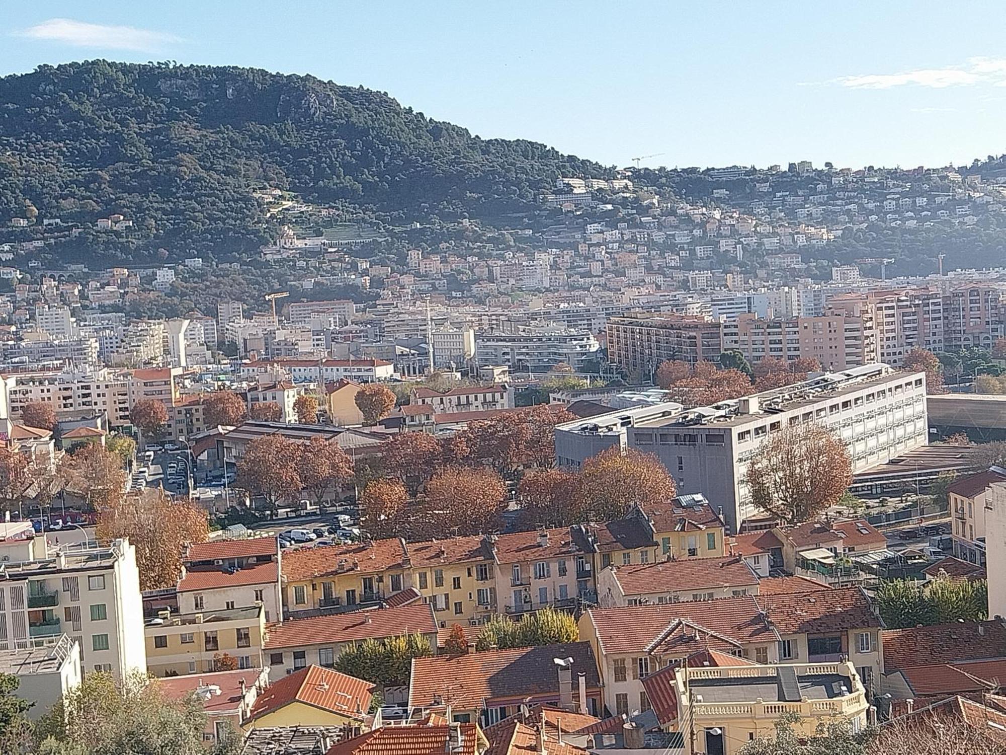 4 Pieces Avec Vue Et Stationnement Prive A * Nice