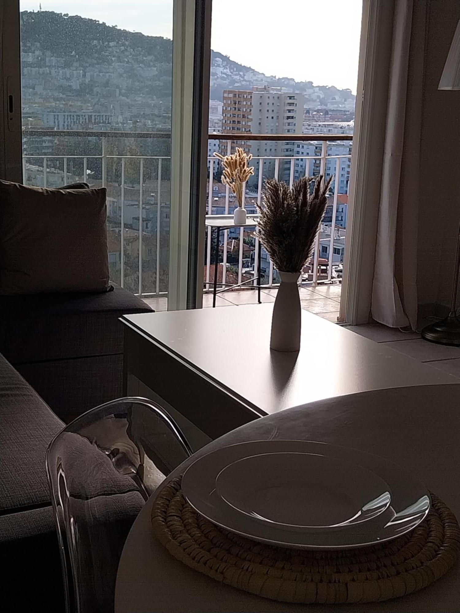 4 Pieces Avec Vue Et Stationnement Prive A * Nice