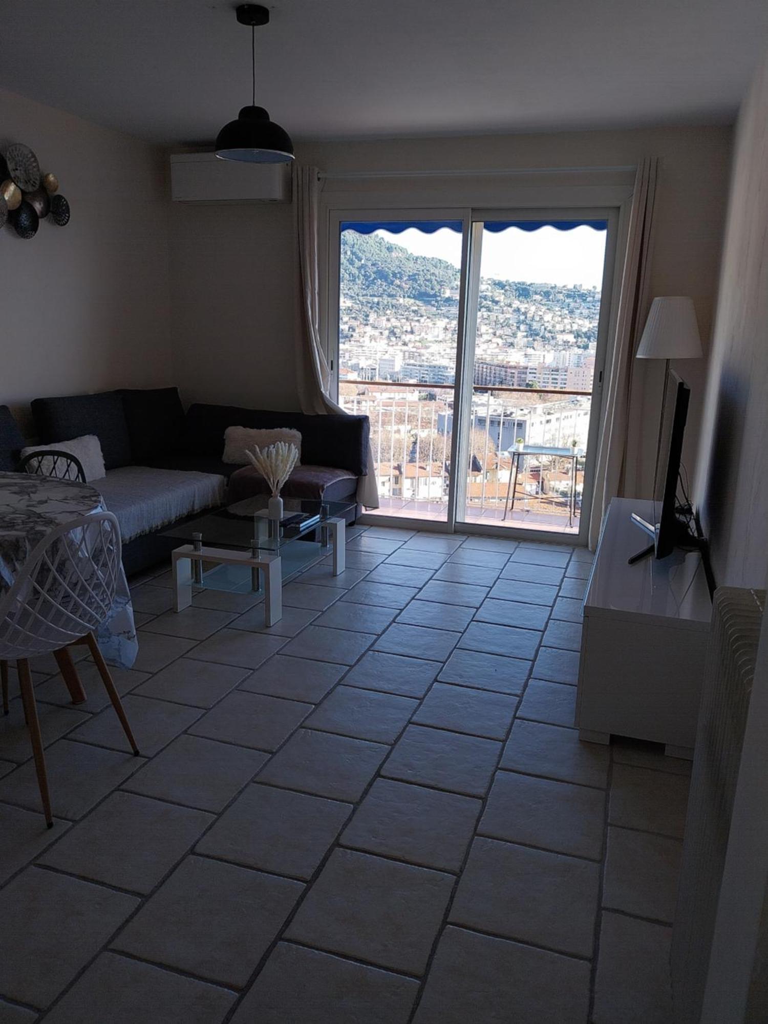 4 Pieces Avec Vue Et Stationnement Prive A * Nice