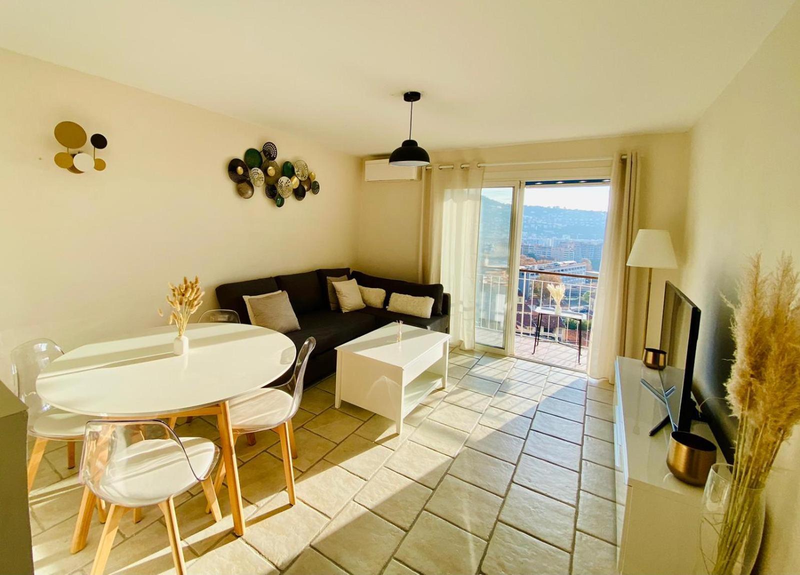 4 Pieces Avec Vue Et Stationnement Prive A * Nice