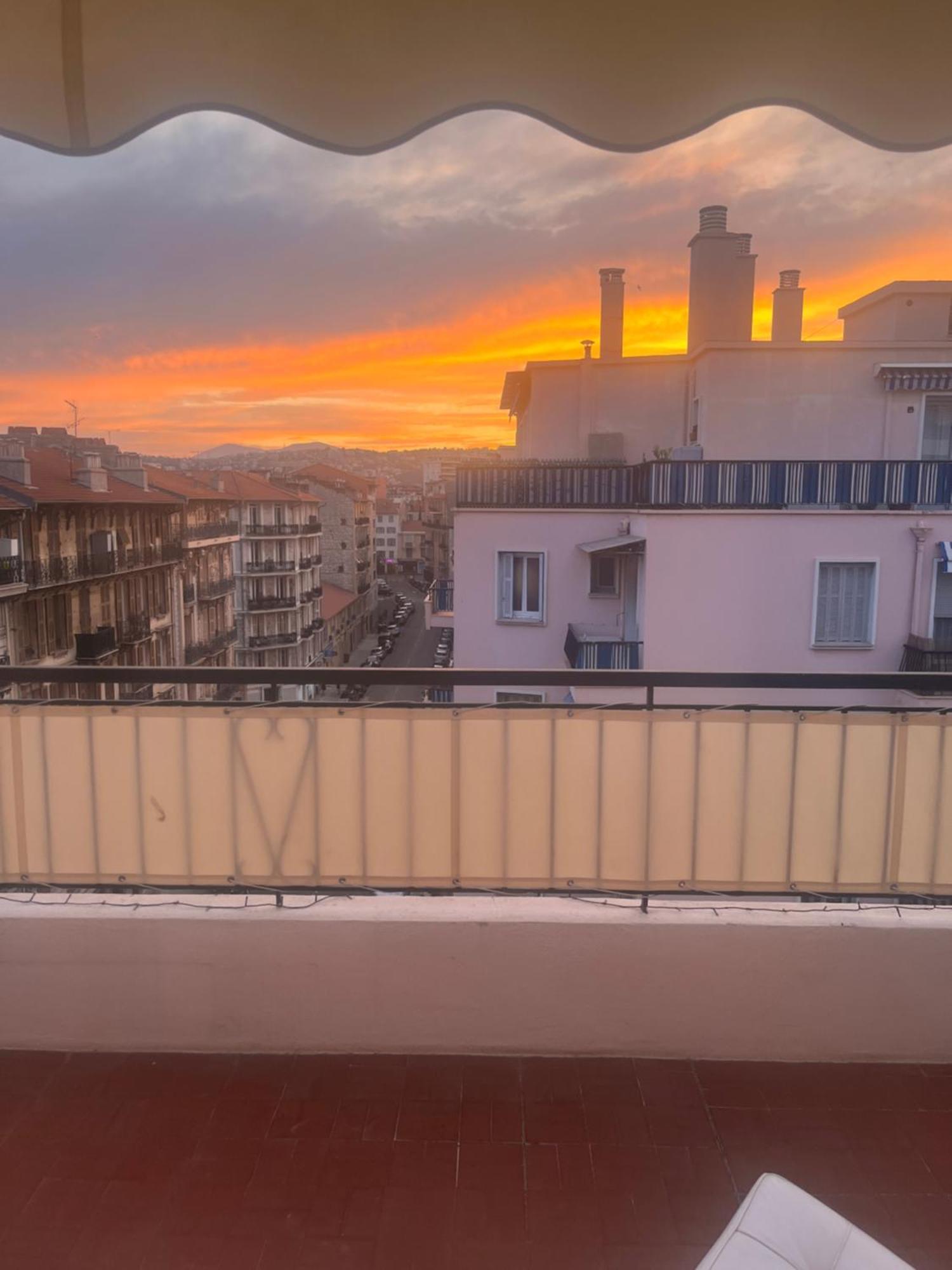 Apartment Stunning Penthouse With Large Terrasses & 360 View *
