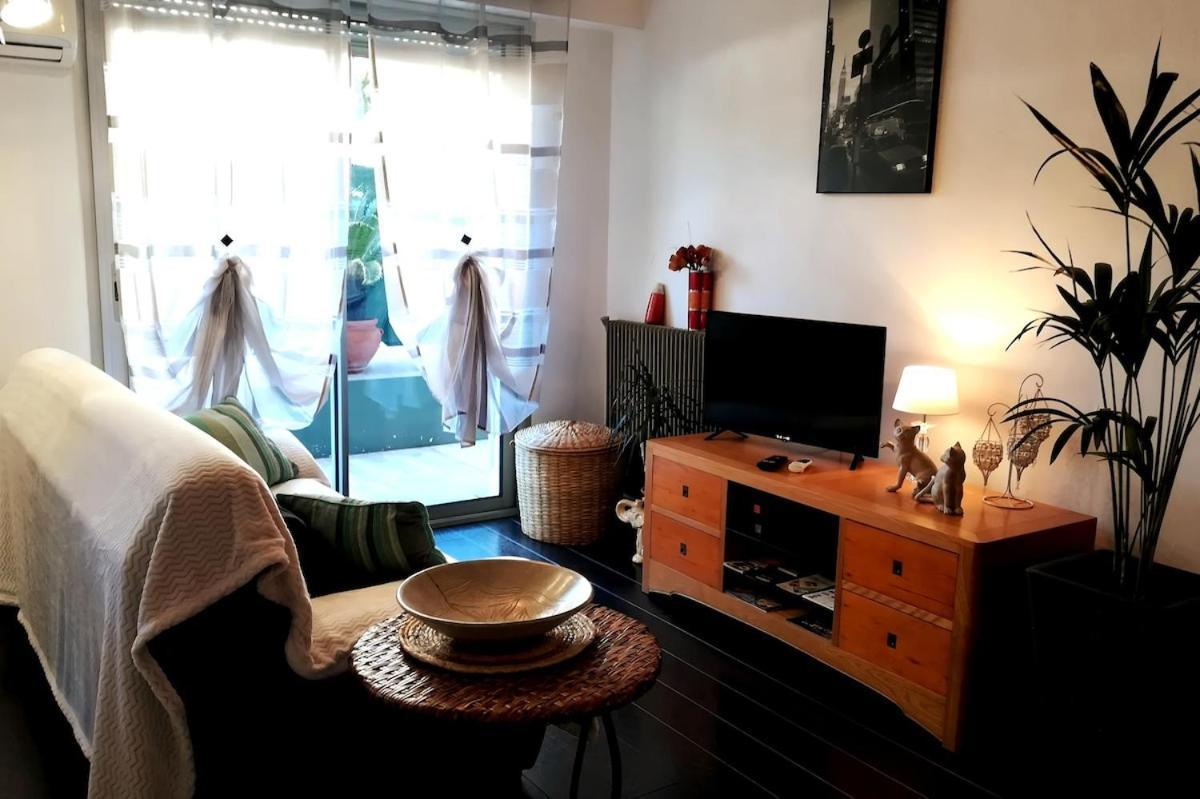 Cosy F1 Avec Grande Terrasse A 2 Pas Du Tramway Apartment