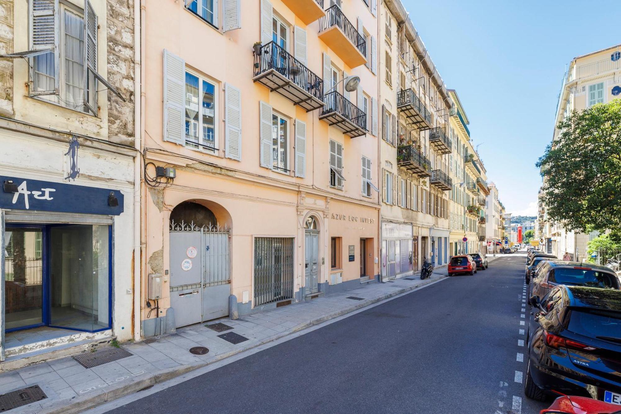 Renting - Penchienatti - Chic & Modern Urban Pearl Massena Old Apartment