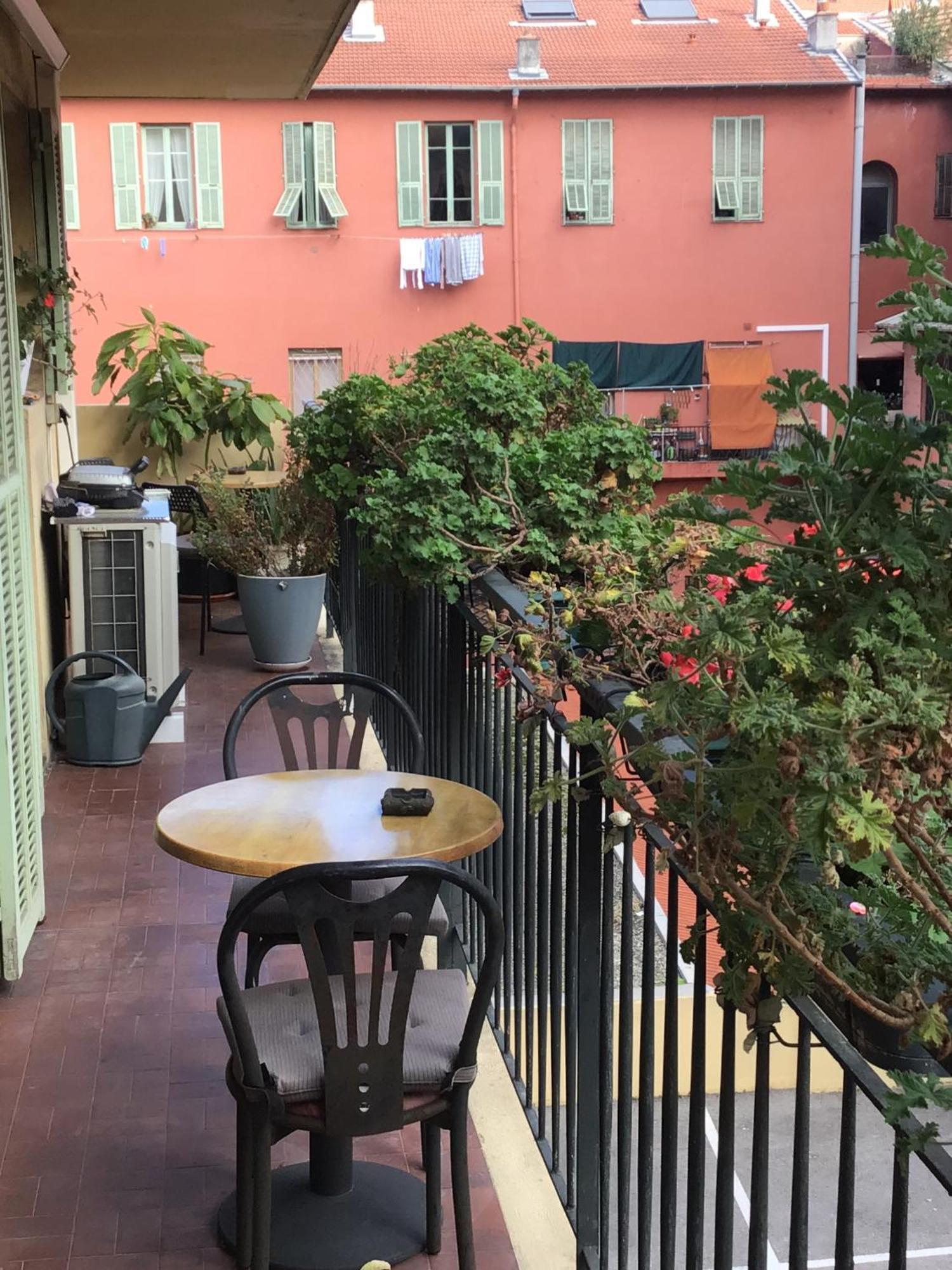 Port Quartier Antiquaire Homestay *