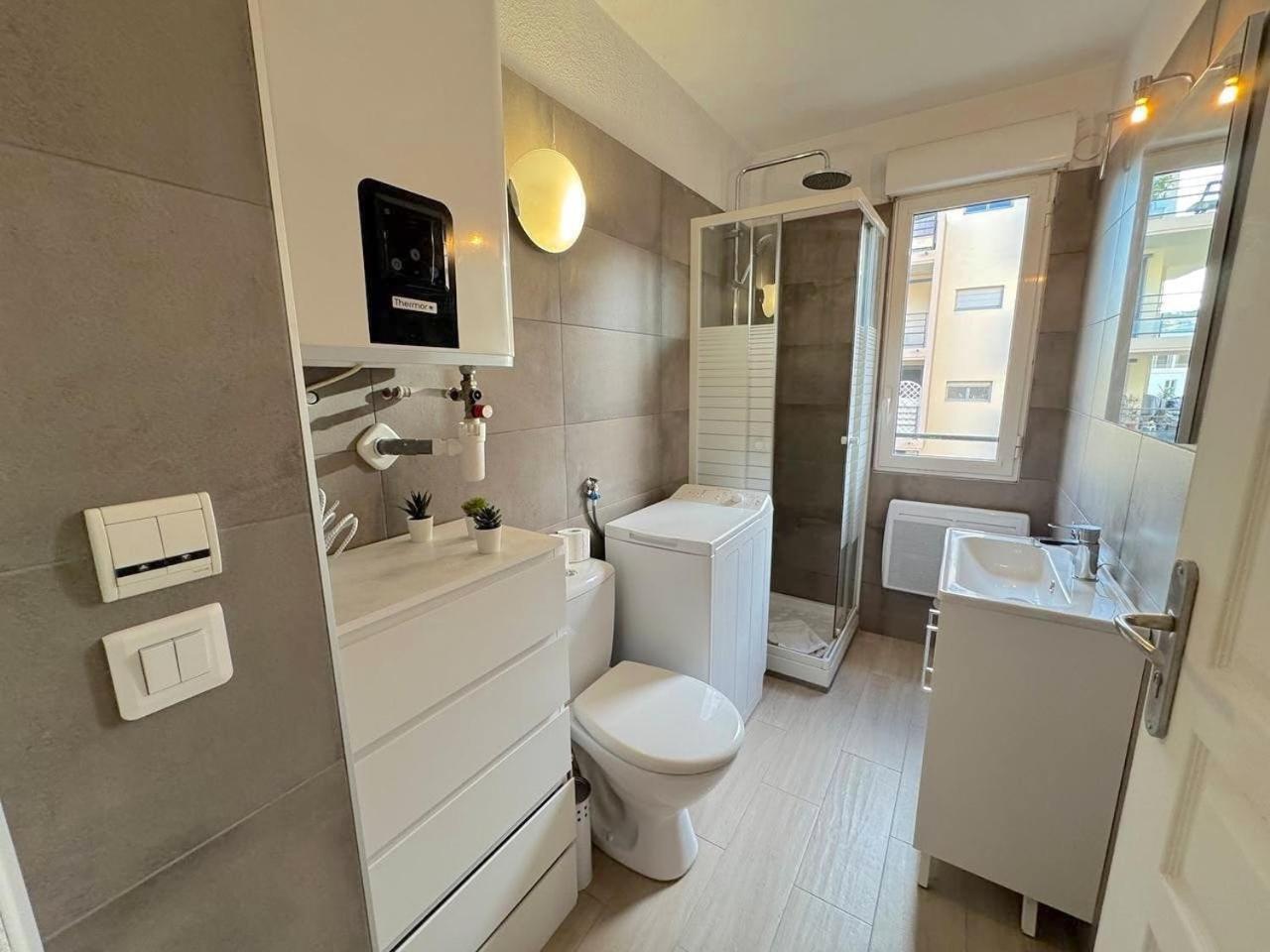 Calme Et Ensoleille Balcon Quartier Port Apartment