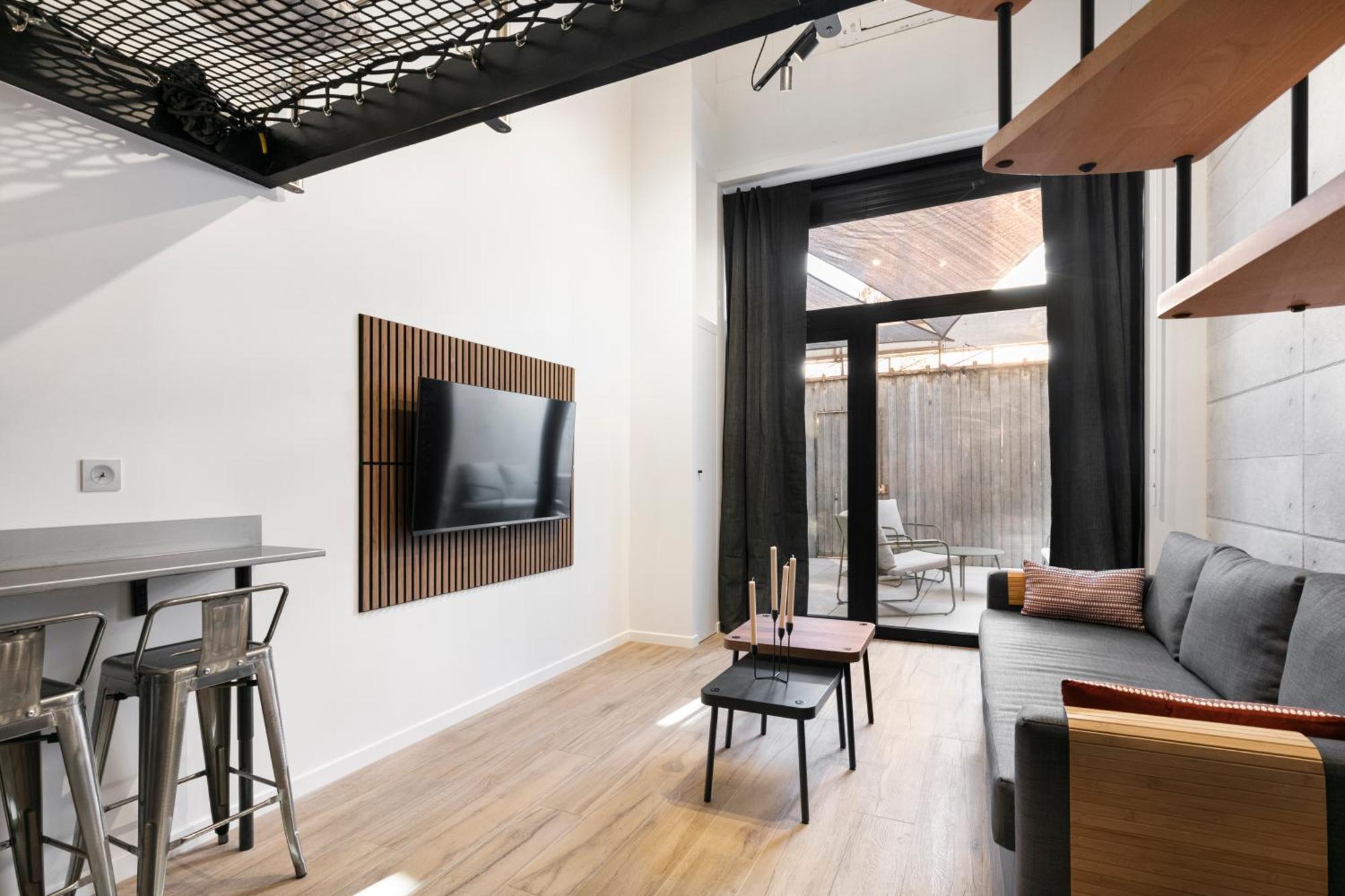 Loft Industriel Avec Terrasse Et Filet Suspendu A Cimiez Apartment