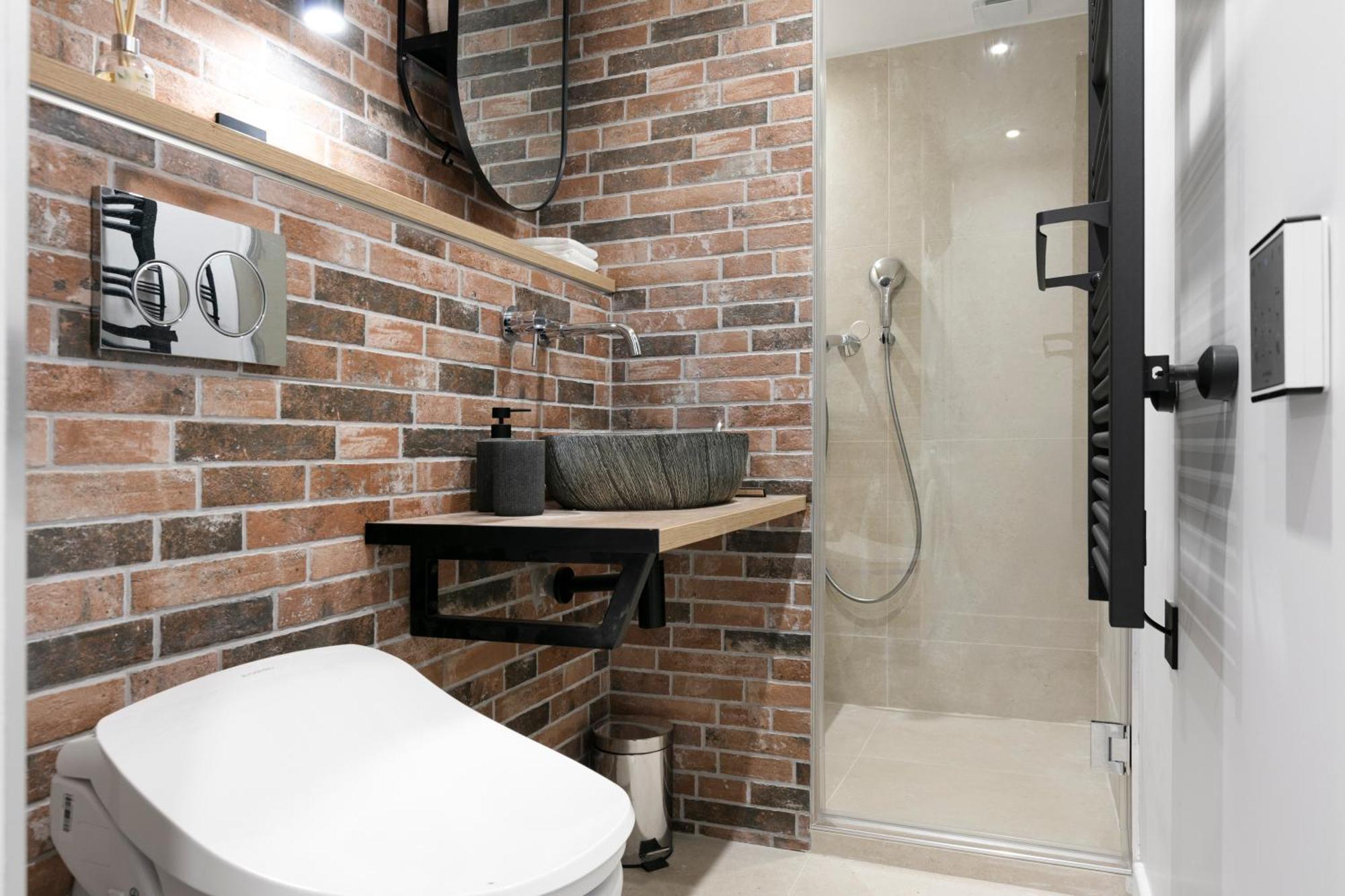 Apartment Loft Industriel Avec Terrasse Et Filet Suspendu A Cimiez