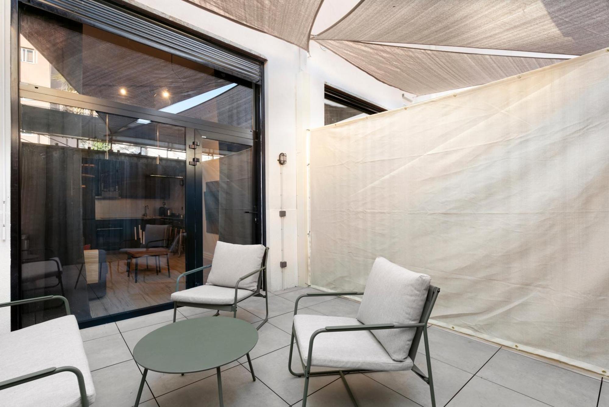 Loft Industriel Avec Terrasse Et Filet Suspendu A Cimiez