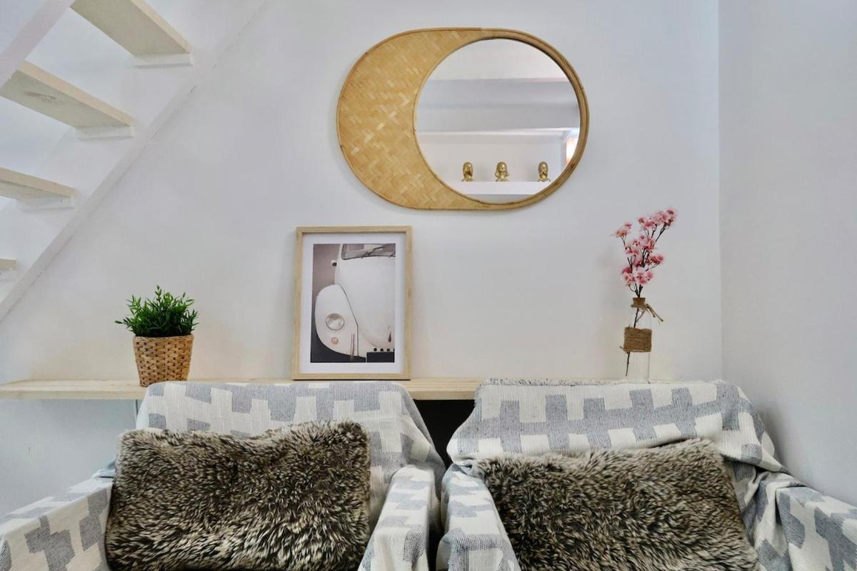 Appartement Ancienne Batisse En Plein Coeur Du Port Avec Clim