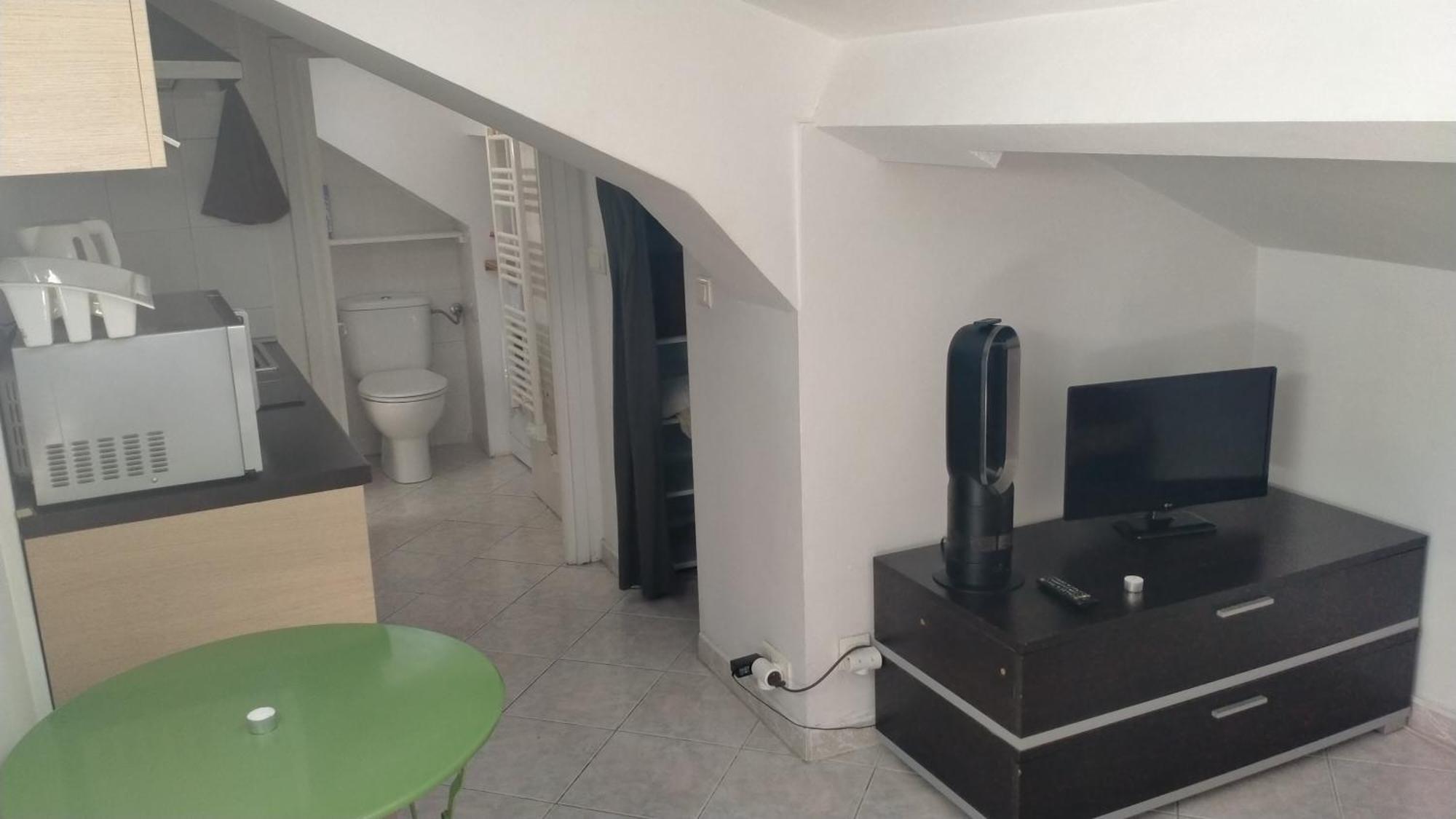 Tres Aux Calme! Apartment Nice