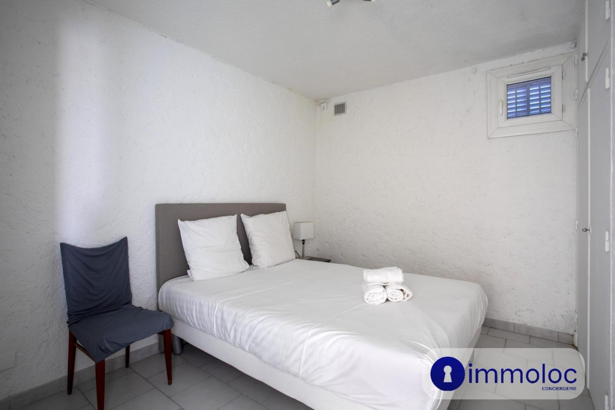 Apartment T3 Air-conditioned On One Level On The Heights Of *