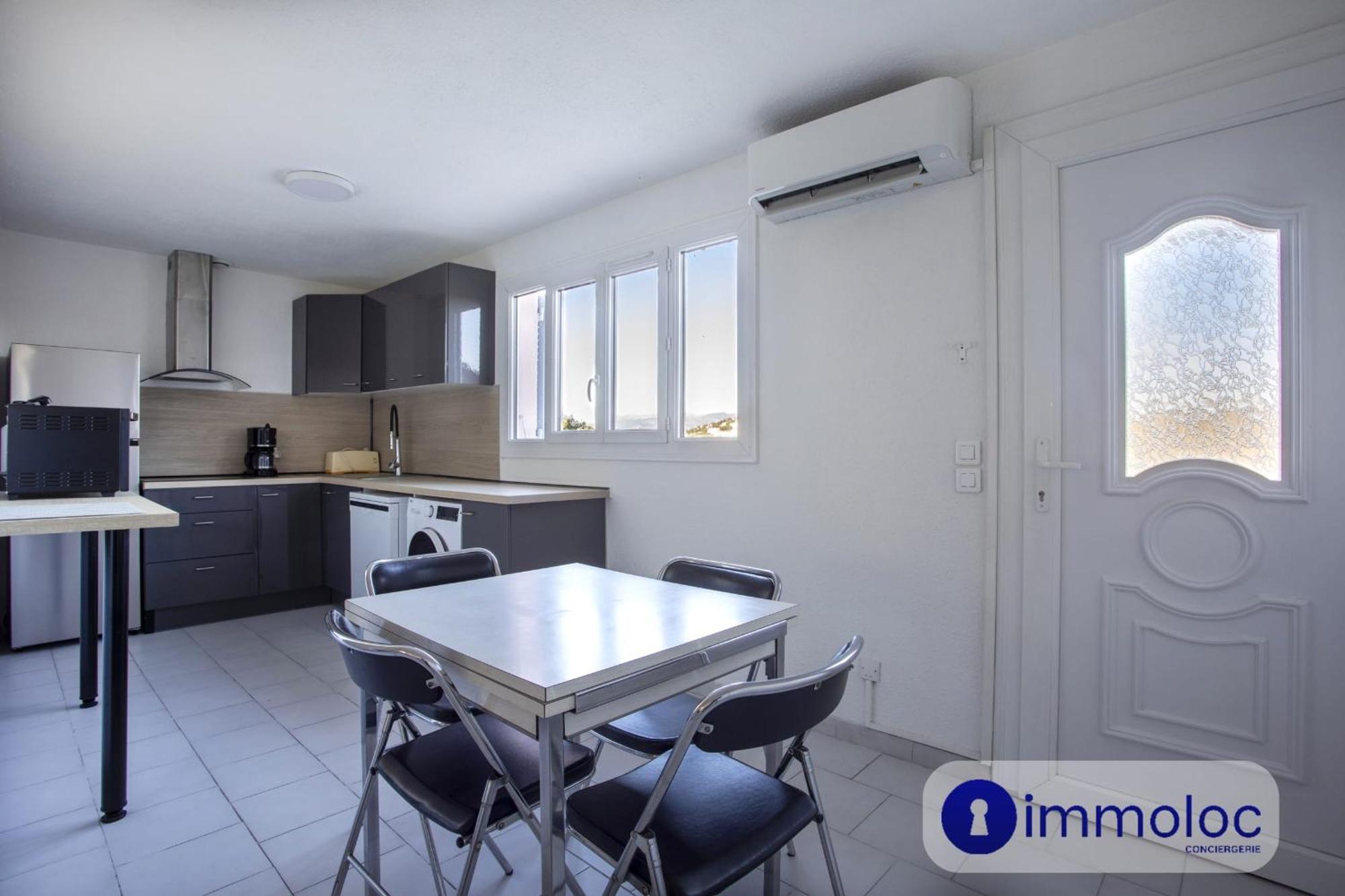 Apartment T3 Air-conditioned On One Level On The Heights Of *