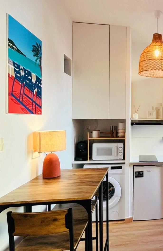 Studio Renove Climatise Tout Confort - Lit Queen Size - Emplacement Ideal Pres Des Plages *