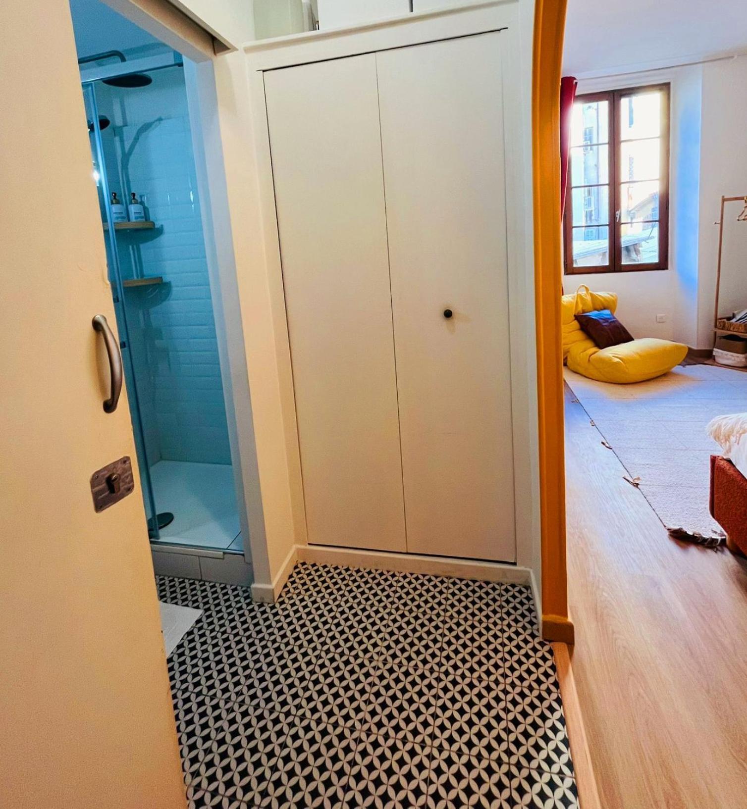 Apartment Climatise Renove -lit Queen Size Nice
