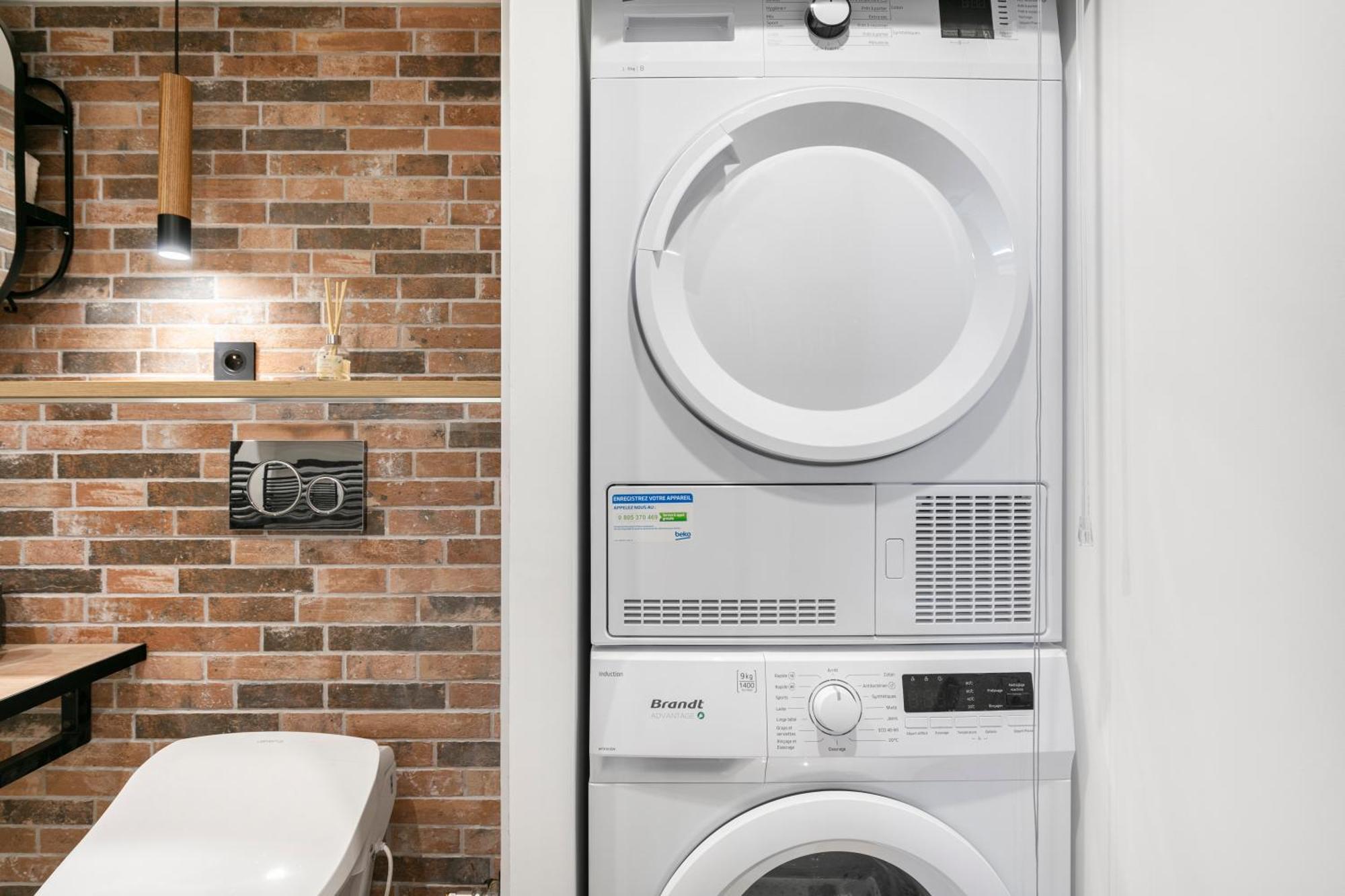 Loft Industriel Avec Terrasse Et Filet Suspendu A Cimiez