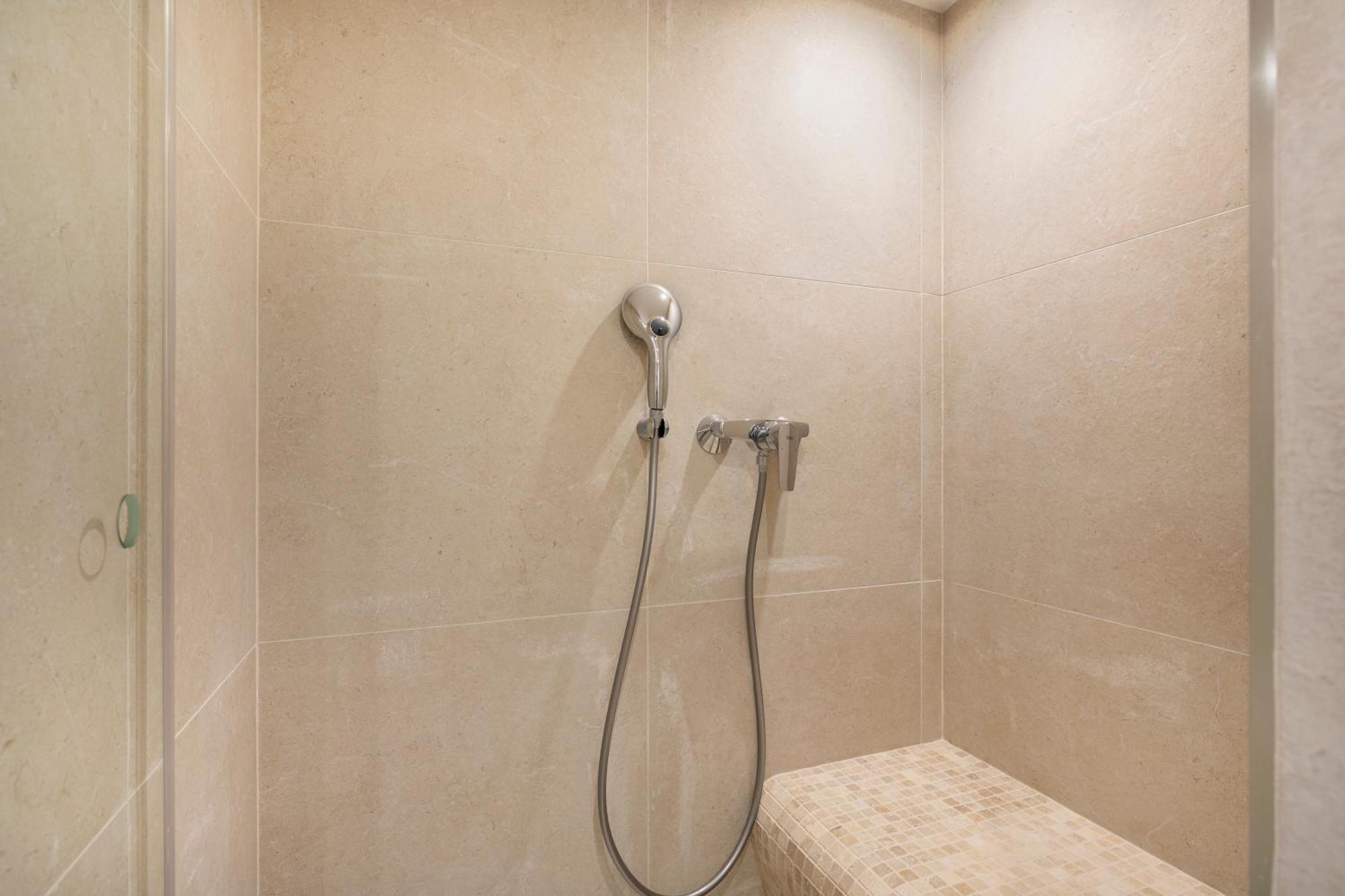 Loft Industriel Avec Terrasse Et Filet Suspendu A Cimiez Nice