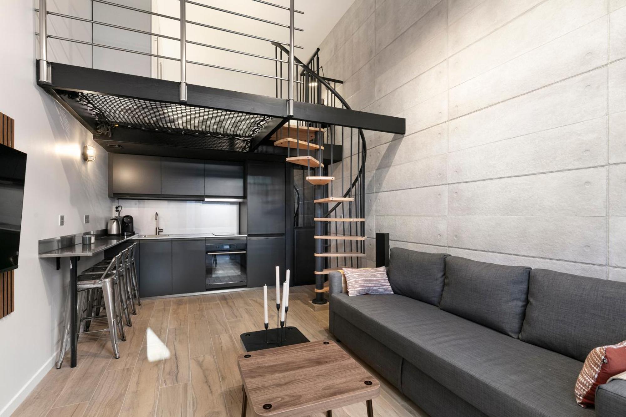 Apartment Loft Industriel Avec Terrasse Et Filet Suspendu A Cimiez