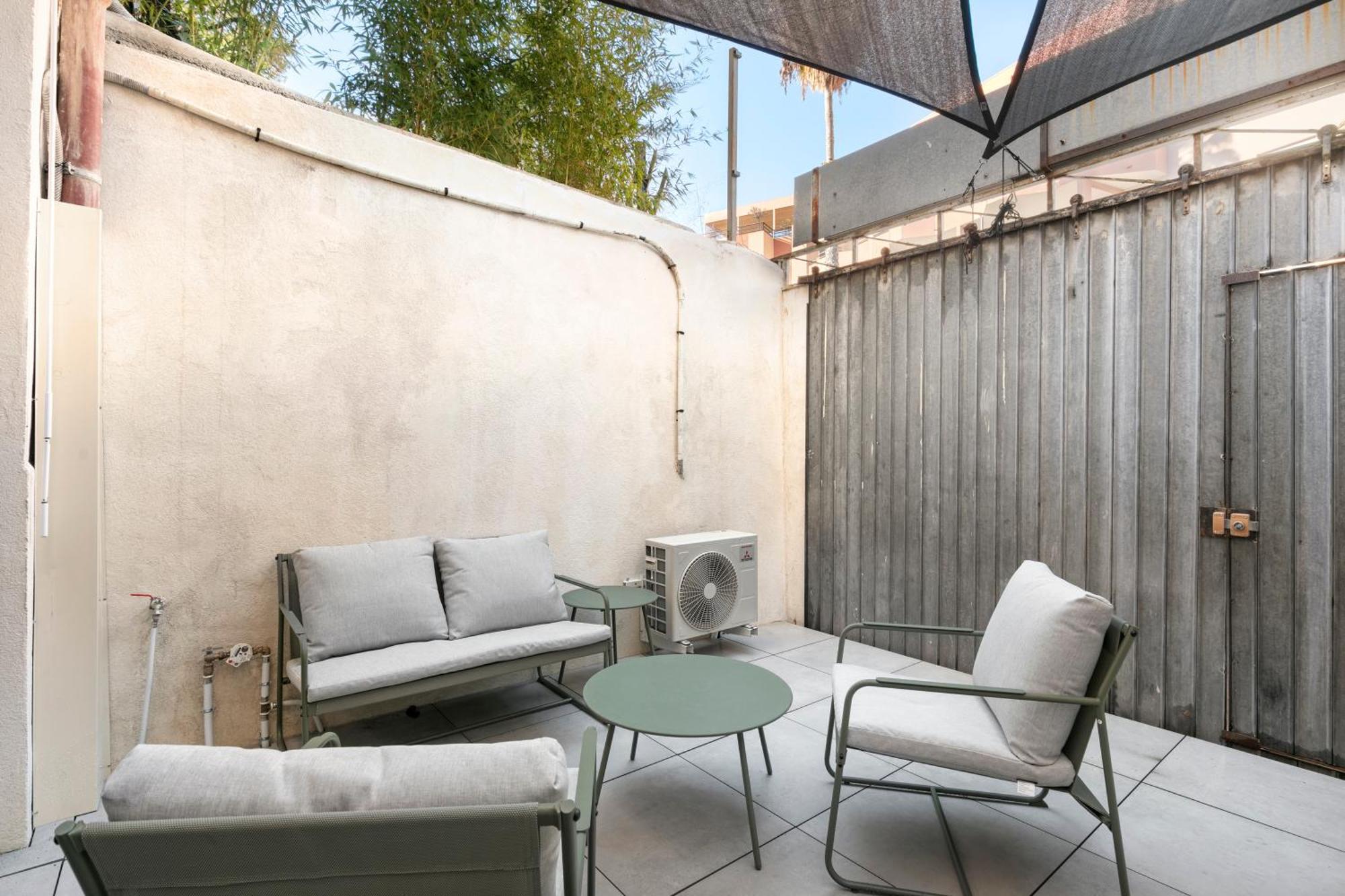 Apartment Loft Industriel Avec Terrasse Et Filet Suspendu A Cimiez Nice