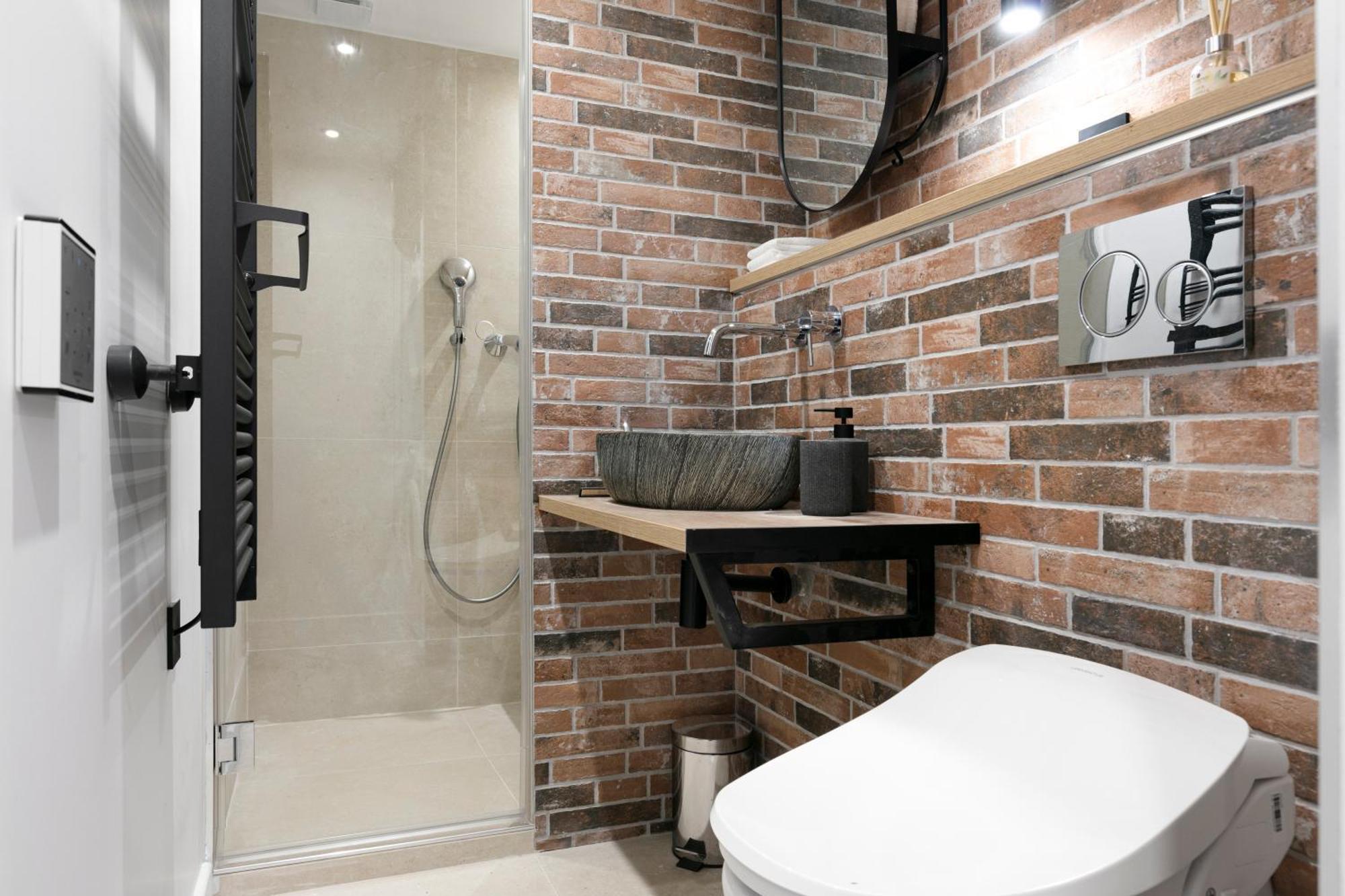 Loft Industriel Avec Terrasse Et Filet Suspendu A Cimiez Apartment