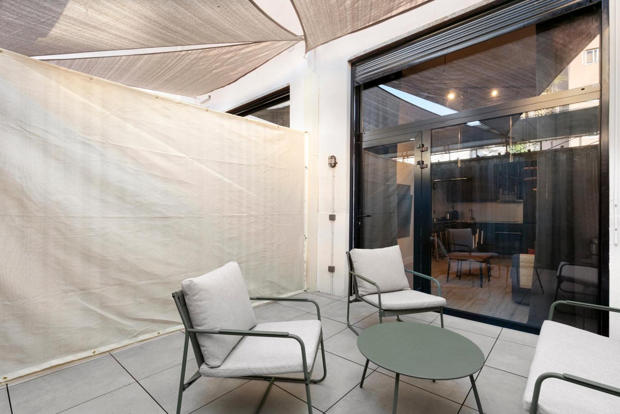 Loft Industriel Avec Terrasse Et Filet Suspendu A Cimiez