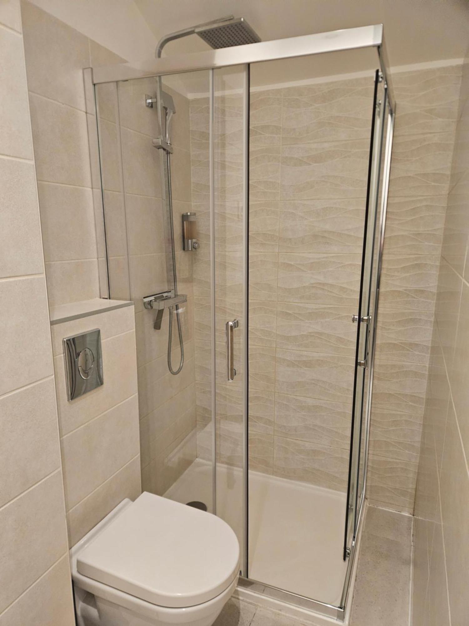 Centre De : Renove, Climatise Et Calme * Nice