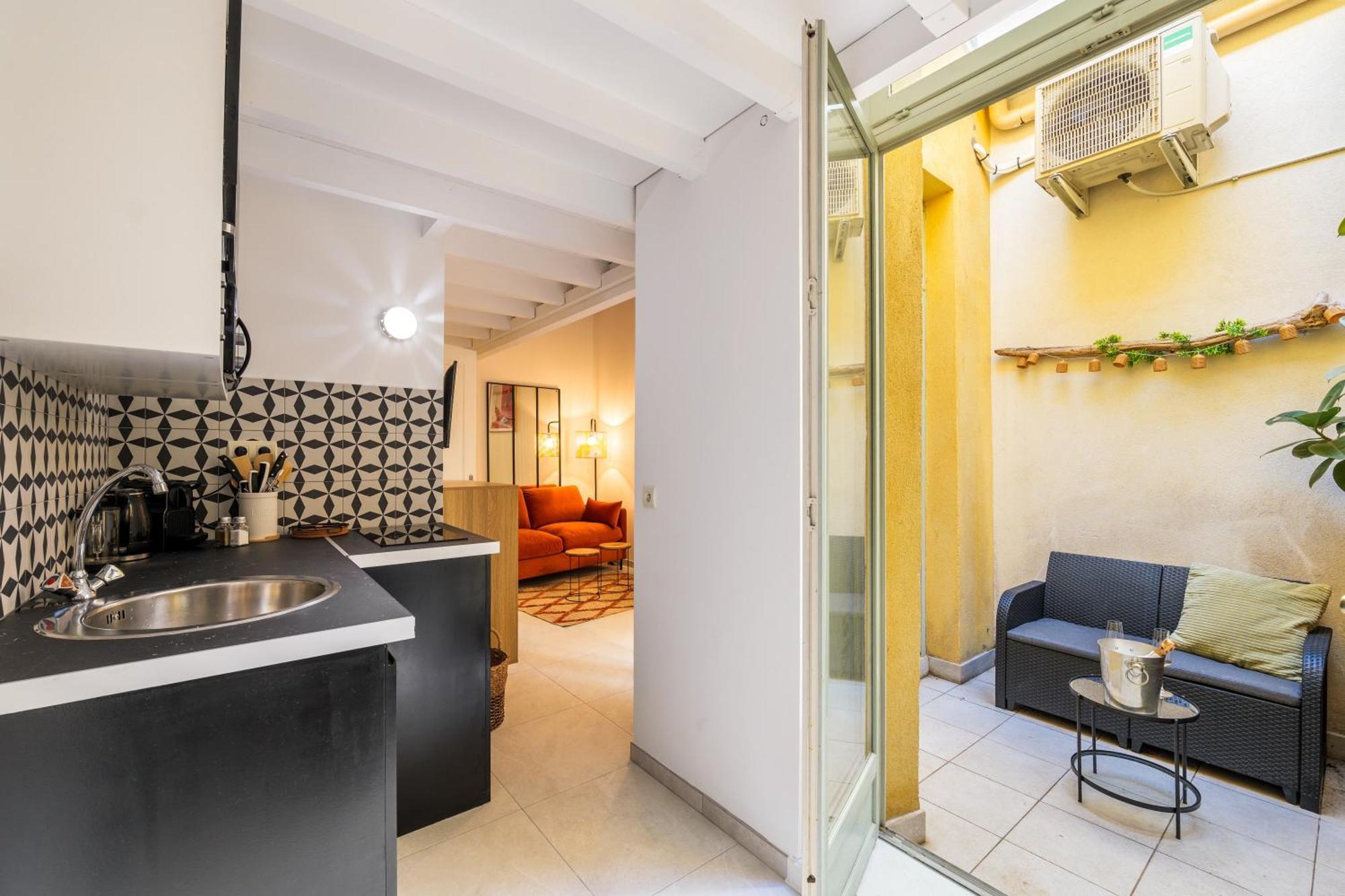 Jolie Duplex Avec Patio Apartment *