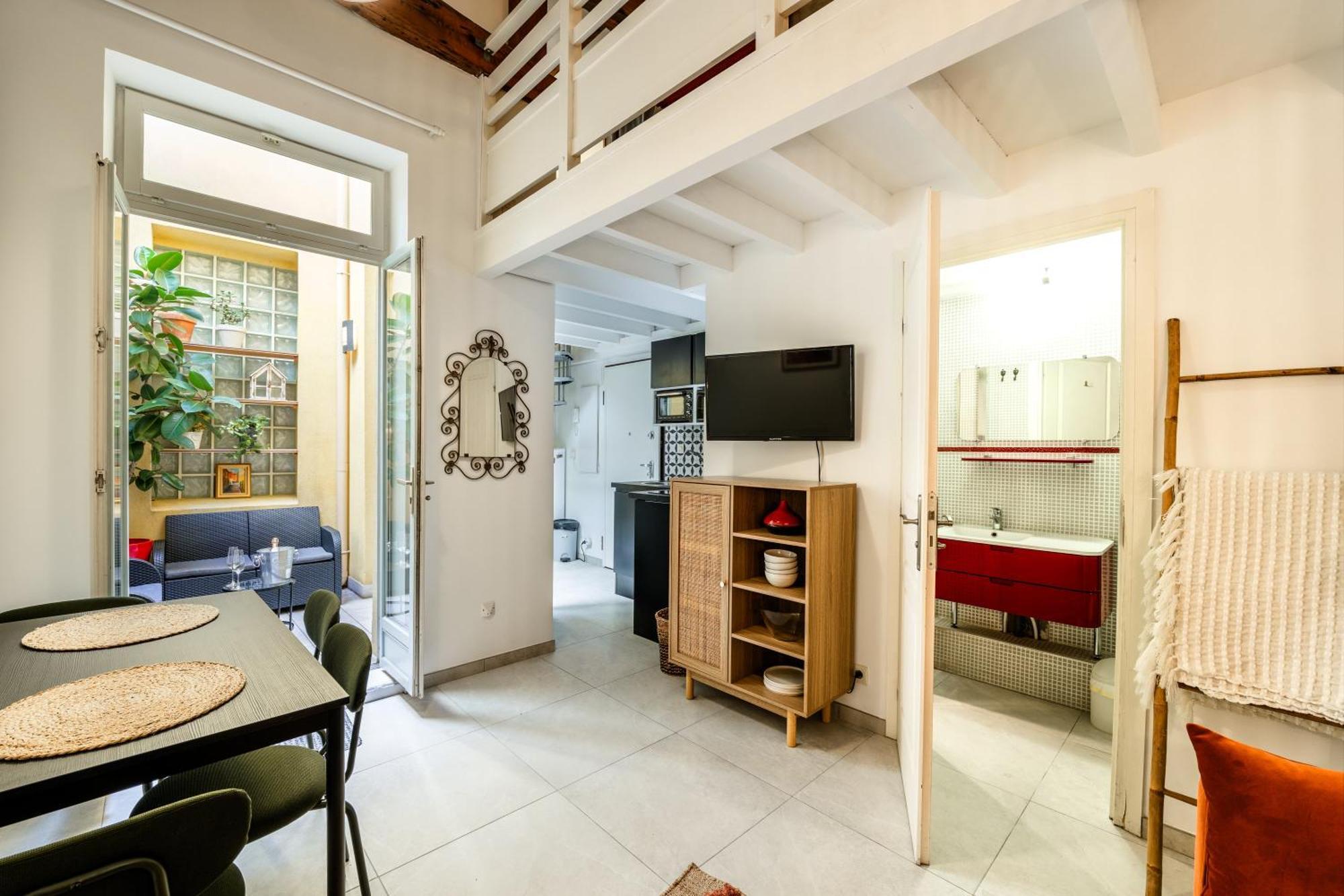 Jolie Duplex Avec Patio *