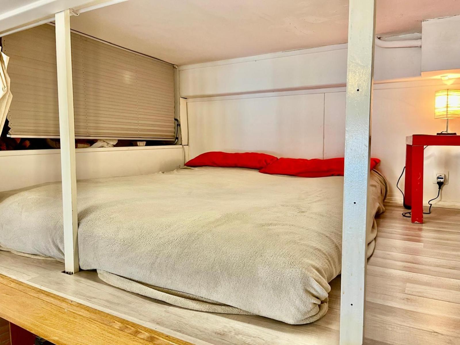 Palais Monty Yourhosthelper *