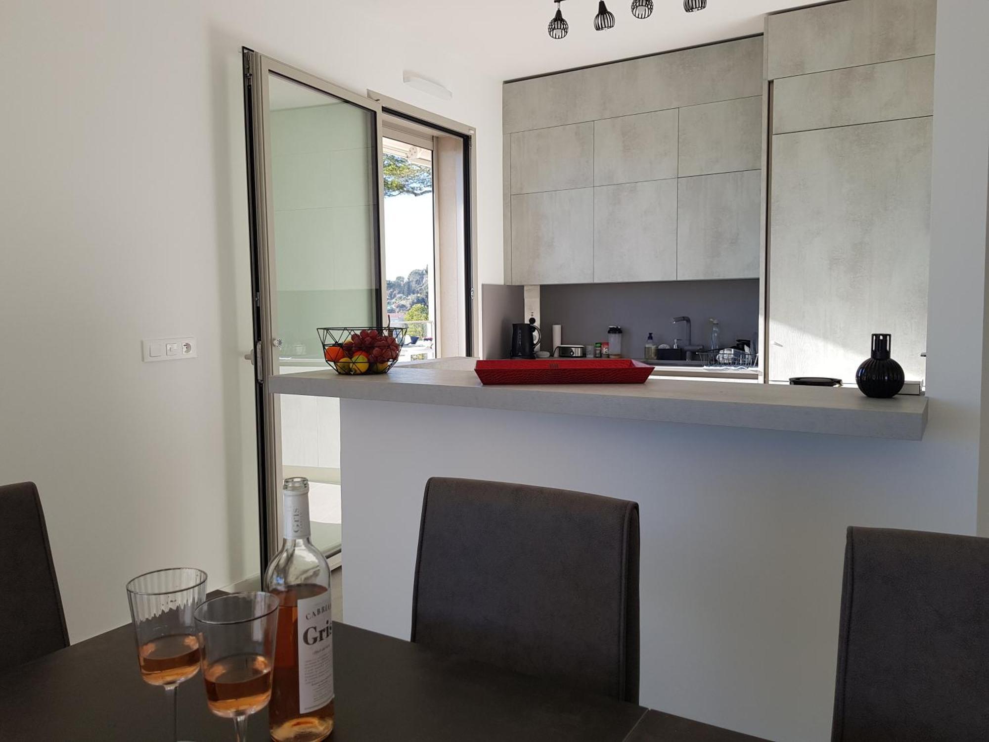 Laconsolate Apartment