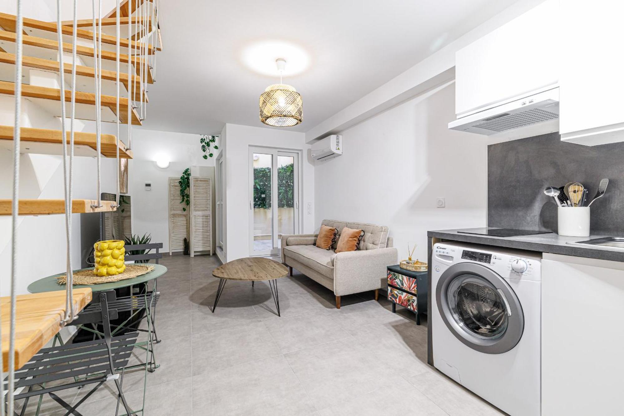 1 Bdr Duplex Downtown - Ac Apartment