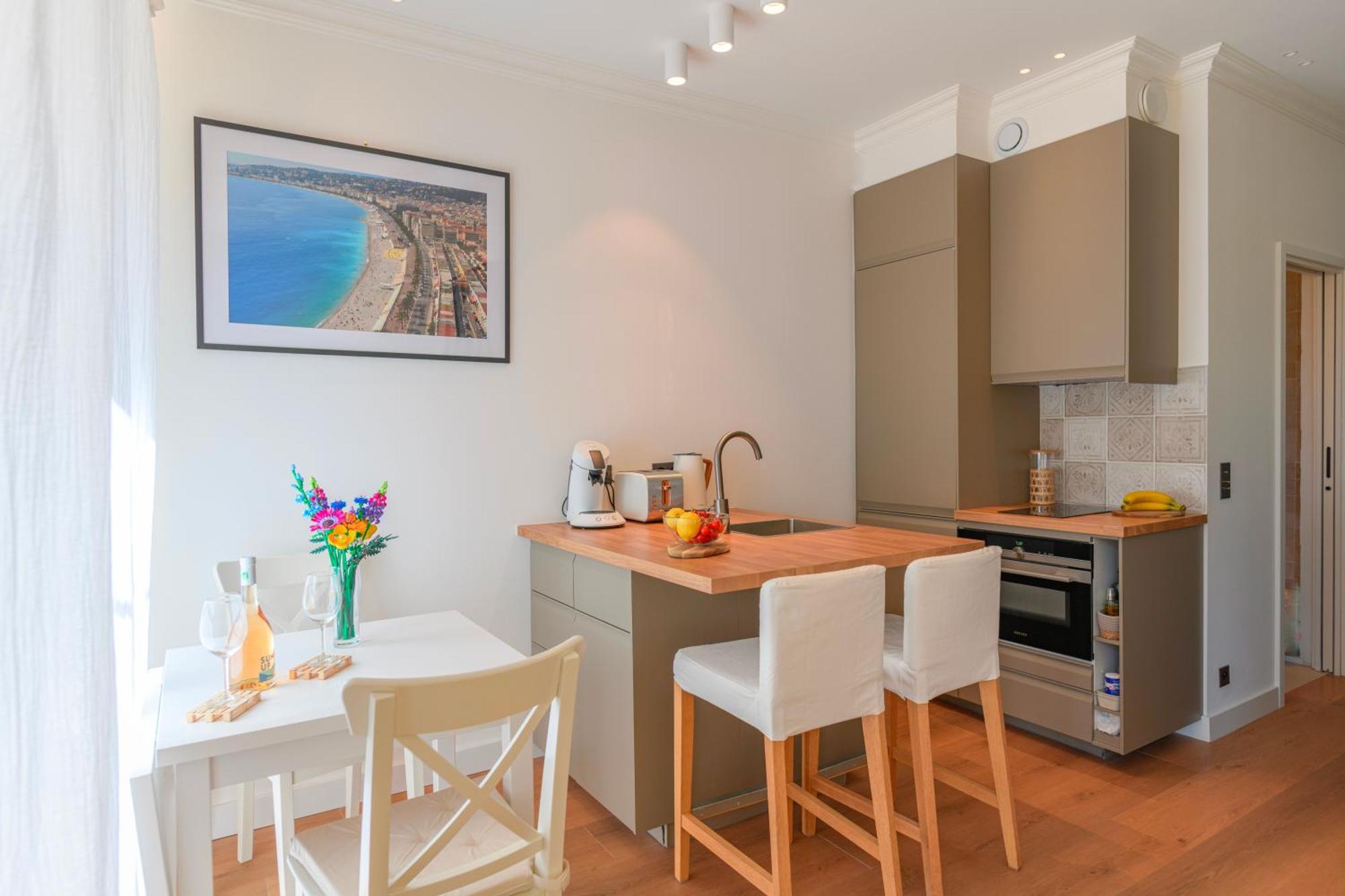 Hyper Centre, Balcon, 5min De La Plage, Ac Apartment Nice