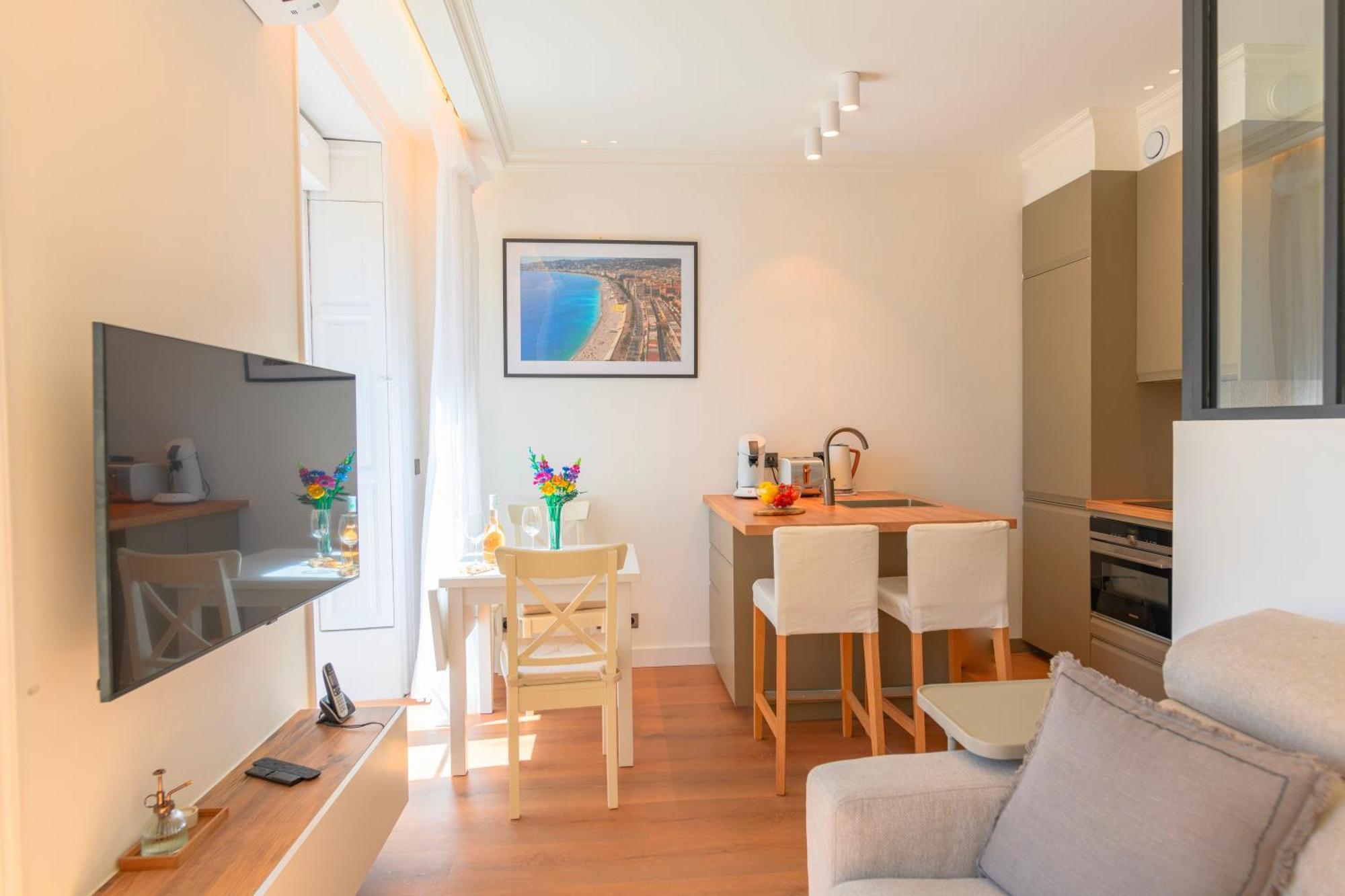 Hyper Centre, Balcon, 5min De La Plage, Ac