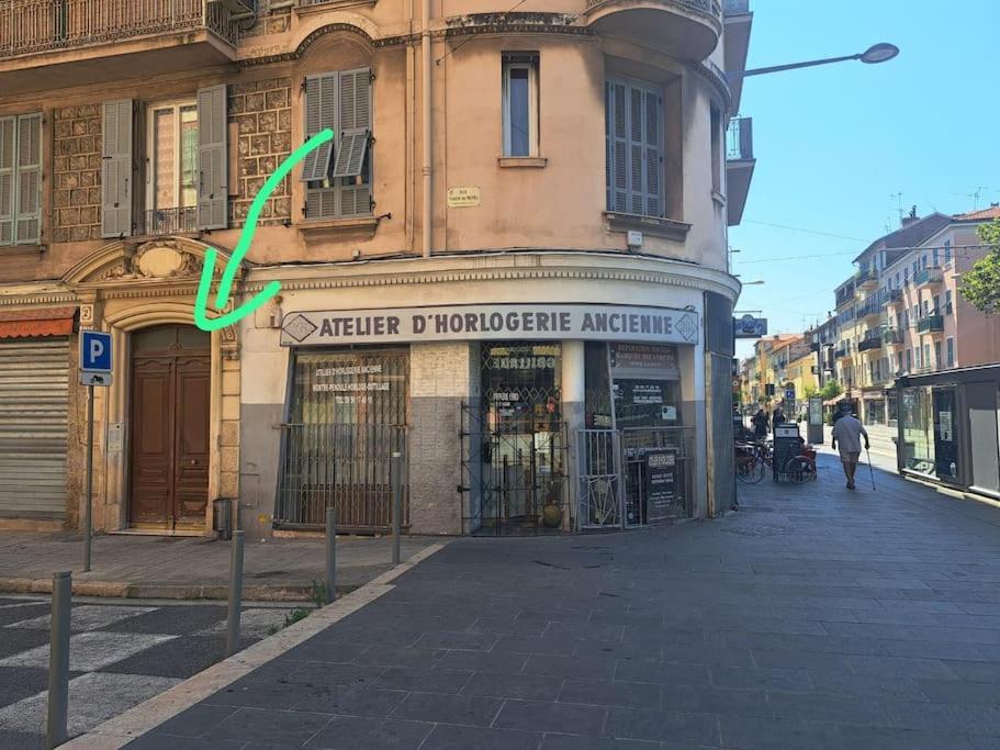 Lovely 2 Bedroom In With Balcony *