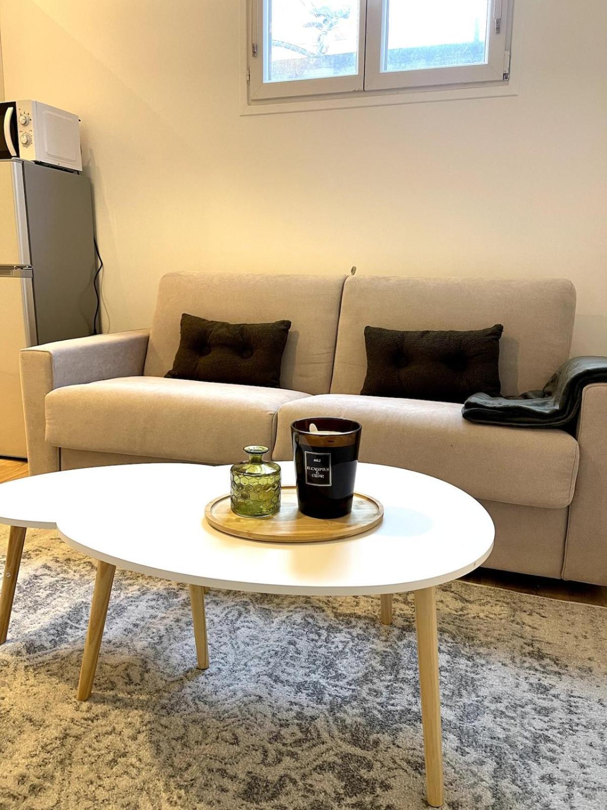 Joli 2 Pieces Avec Terrasse, Proche Apartment