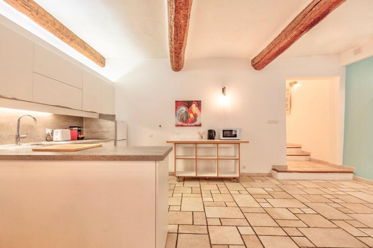 Proche Du Cours Saleya Et De La Plage, Dans Le Vieux Nice, Spacieux Et Climatise * Nice