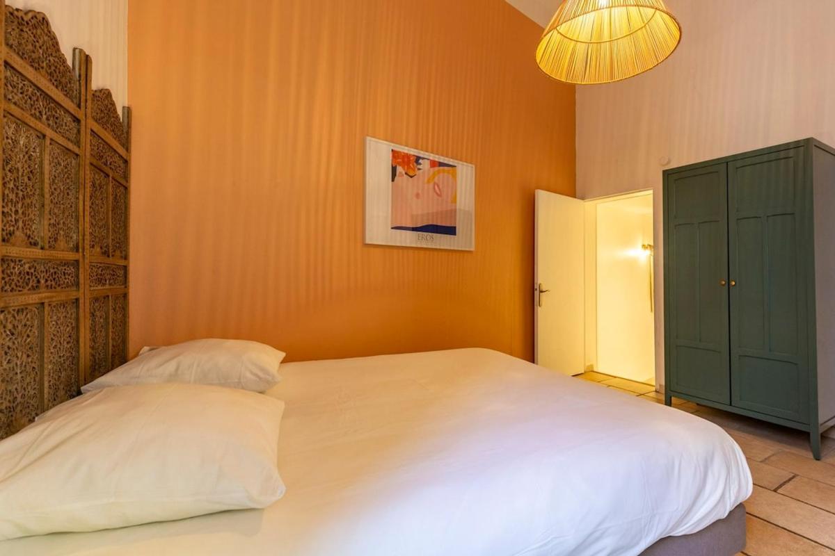 Proche Du Cours Saleya Et De La Plage, Dans Le Vieux Nice, Spacieux Et Climatise