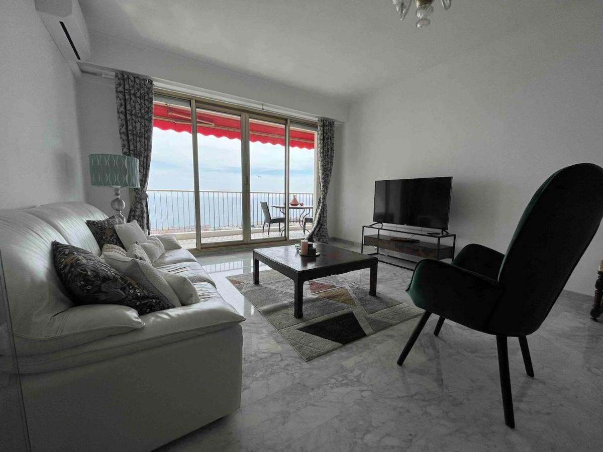 Beautiful Pool & Garage View * Nice