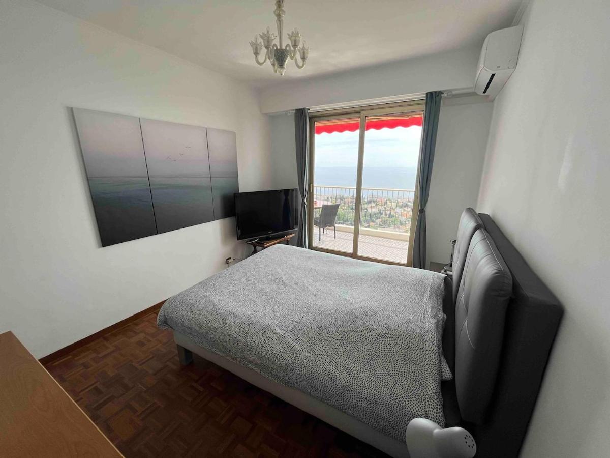 Beautiful Pool & Garage View Apartment *