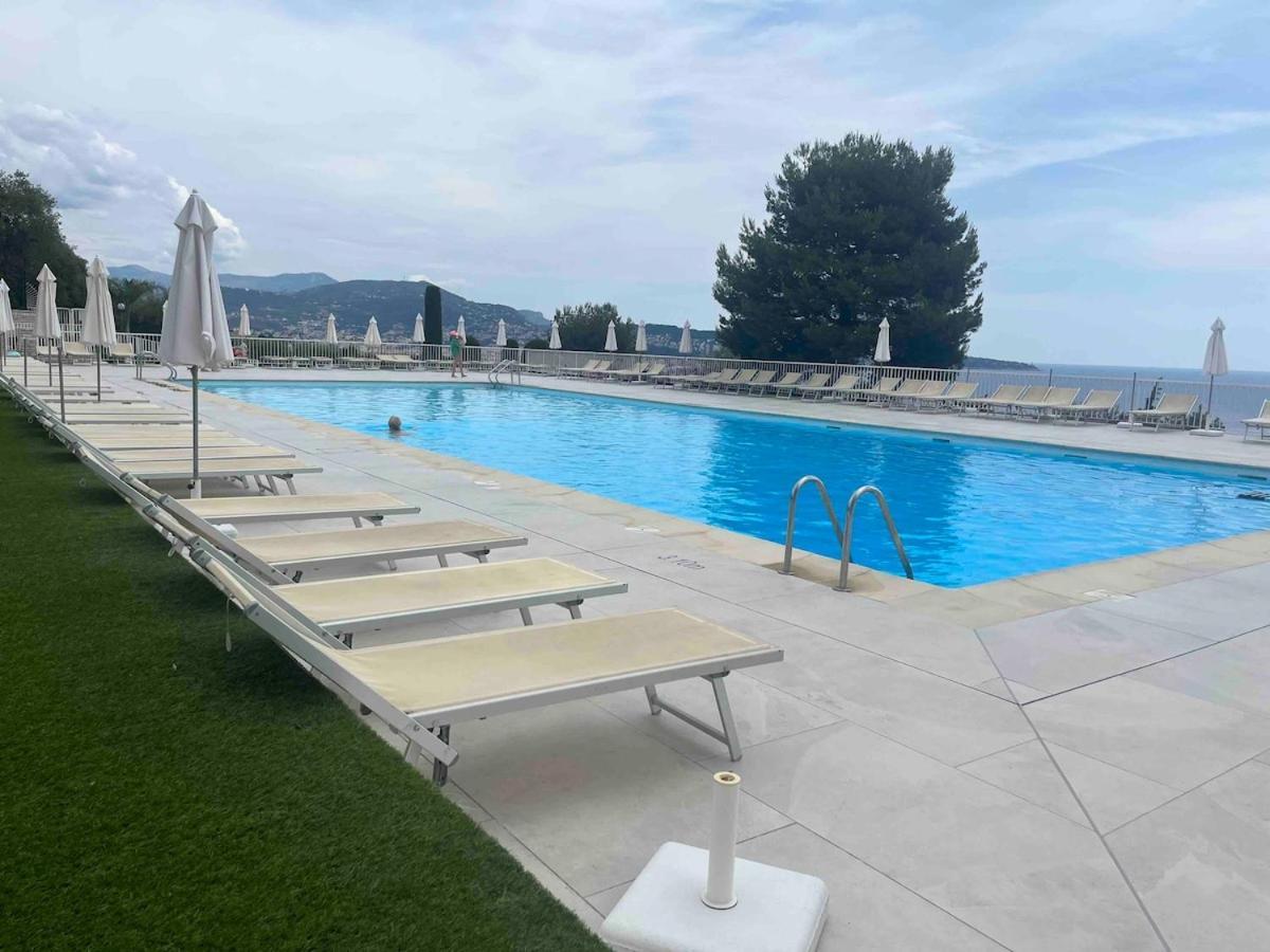 Beautiful Pool & Garage View * Nice